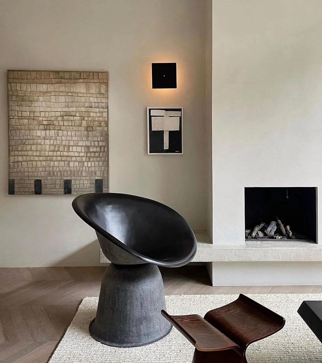 In love with the dark and light contrasts, clean lines and layers of unique vintage pieces in this stunning living area by @anne_claus â—‘
I have been in a marathon of just drafting plans, elevations and then more plans and elevations this past month!