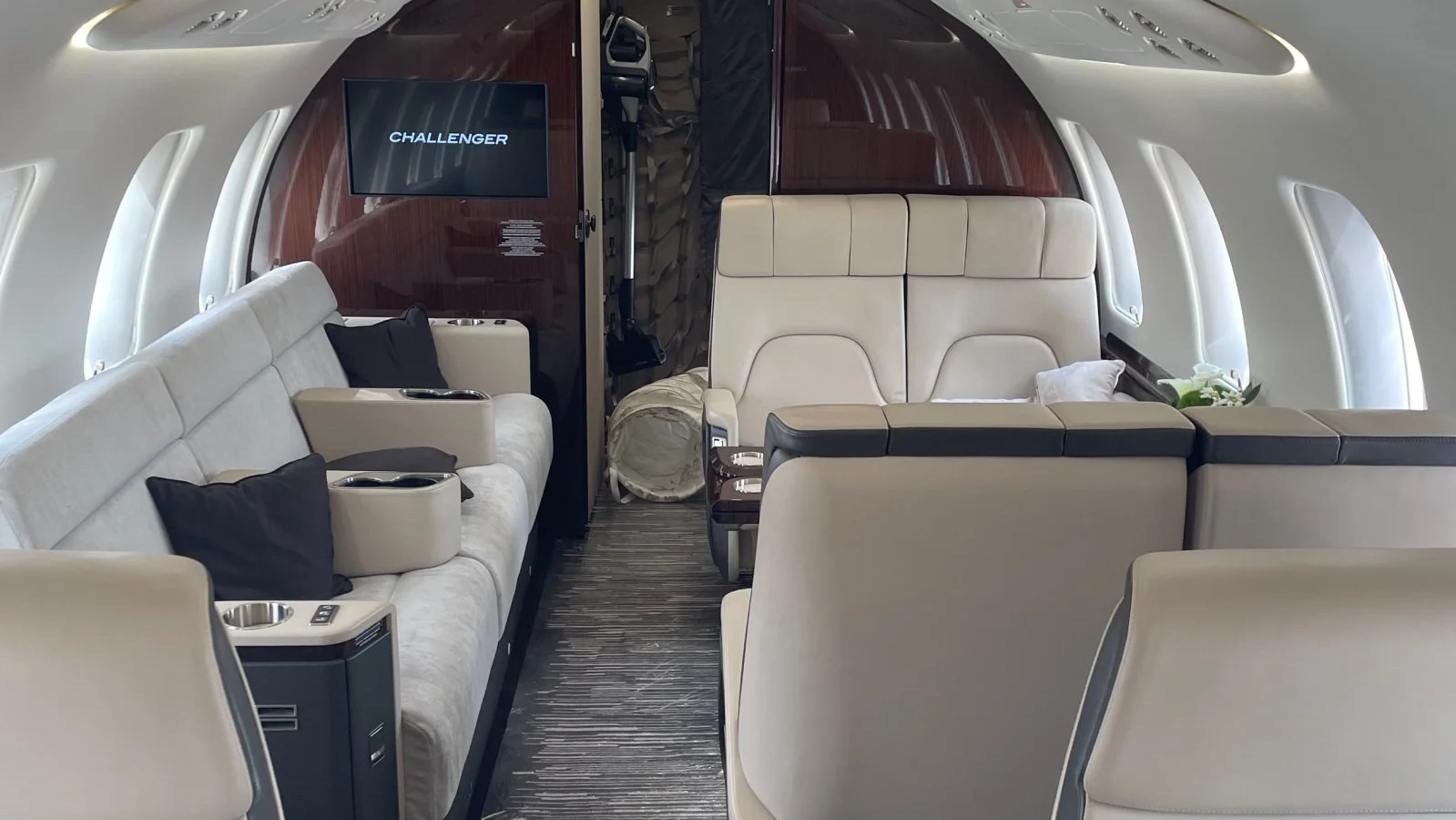 bombardier-challenger-350-12.jpg