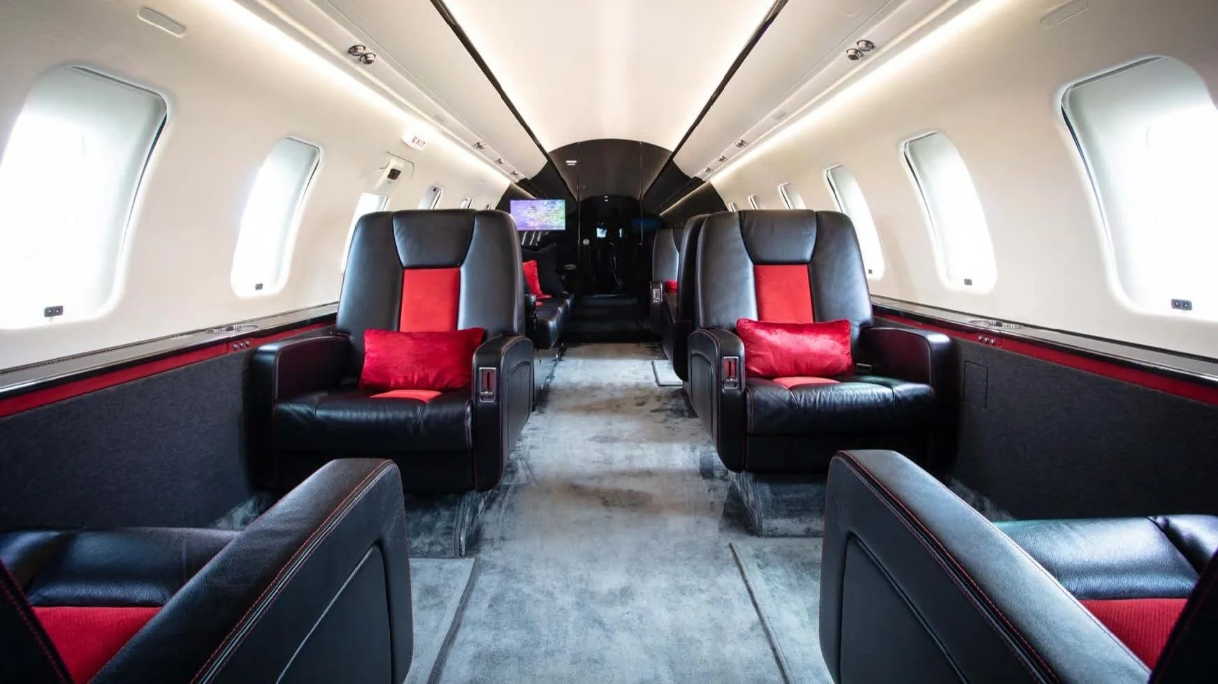 Bombardier+Challenger+605_sn5904_FWD+Cabin__0.jpg