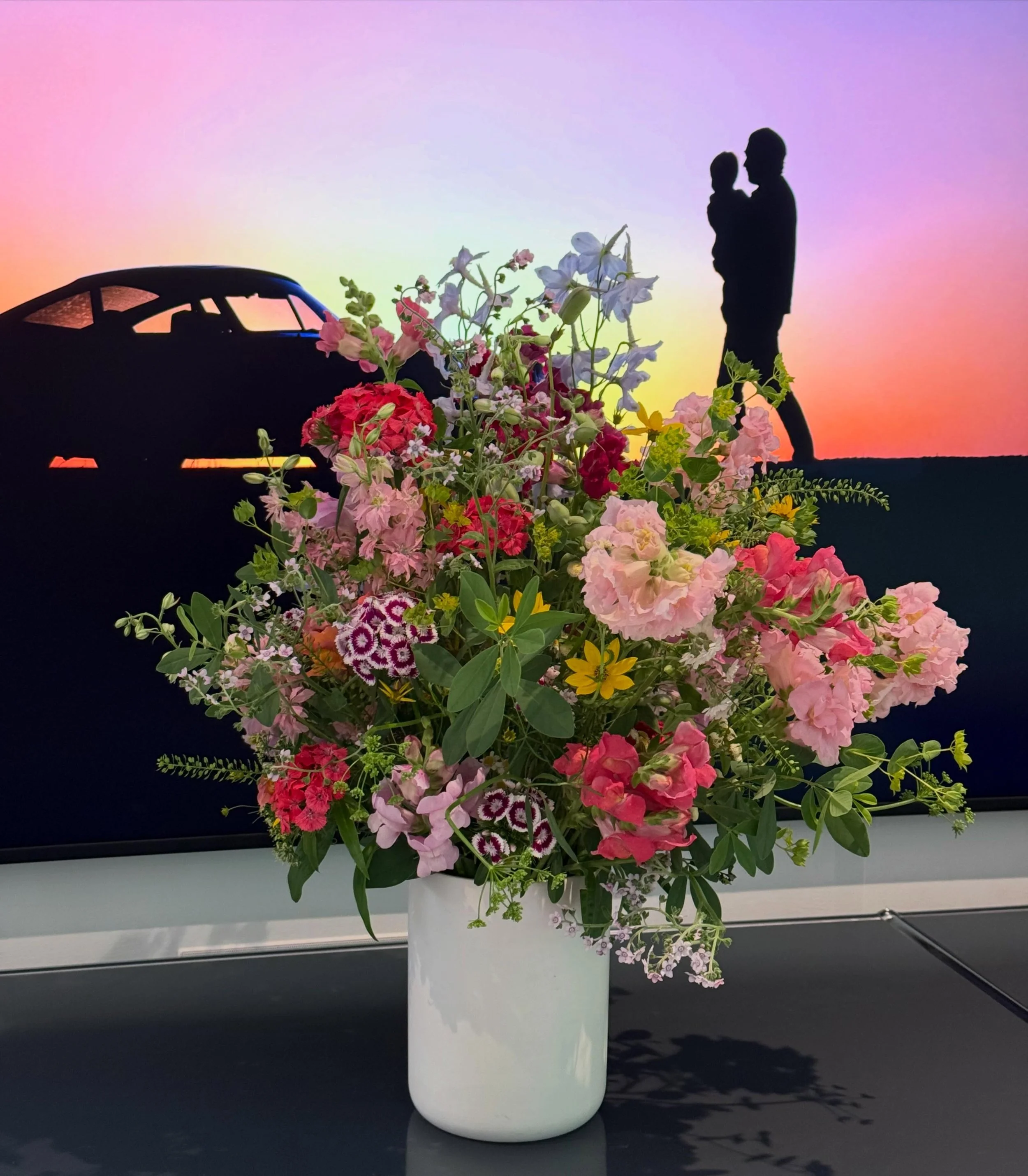 Summer flowers are here! So what are you waiting for to treat yourself, someone you love? Flowers make people happy and it makes me happy to create something beautiful for you ❤️
#sayitwithflowers 
#ditesleavecdesfleurs 
#westchesterflorist 
#localfl