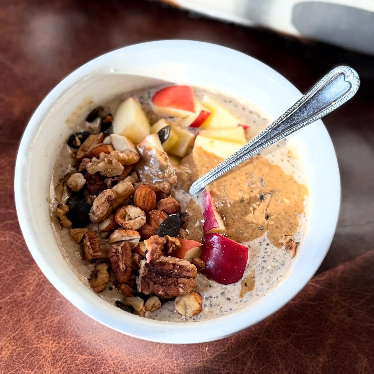 No Oats &rarr; your easiest post-workout win 🚀
You can literally prep it before you work out&hellip; or right after while your shower heats up.
Protein? ✔️
Creamy? ✔️
Toppable with fruit, granola, or a big swirl of nut butter? ✔️✔️✔️

Why your body 