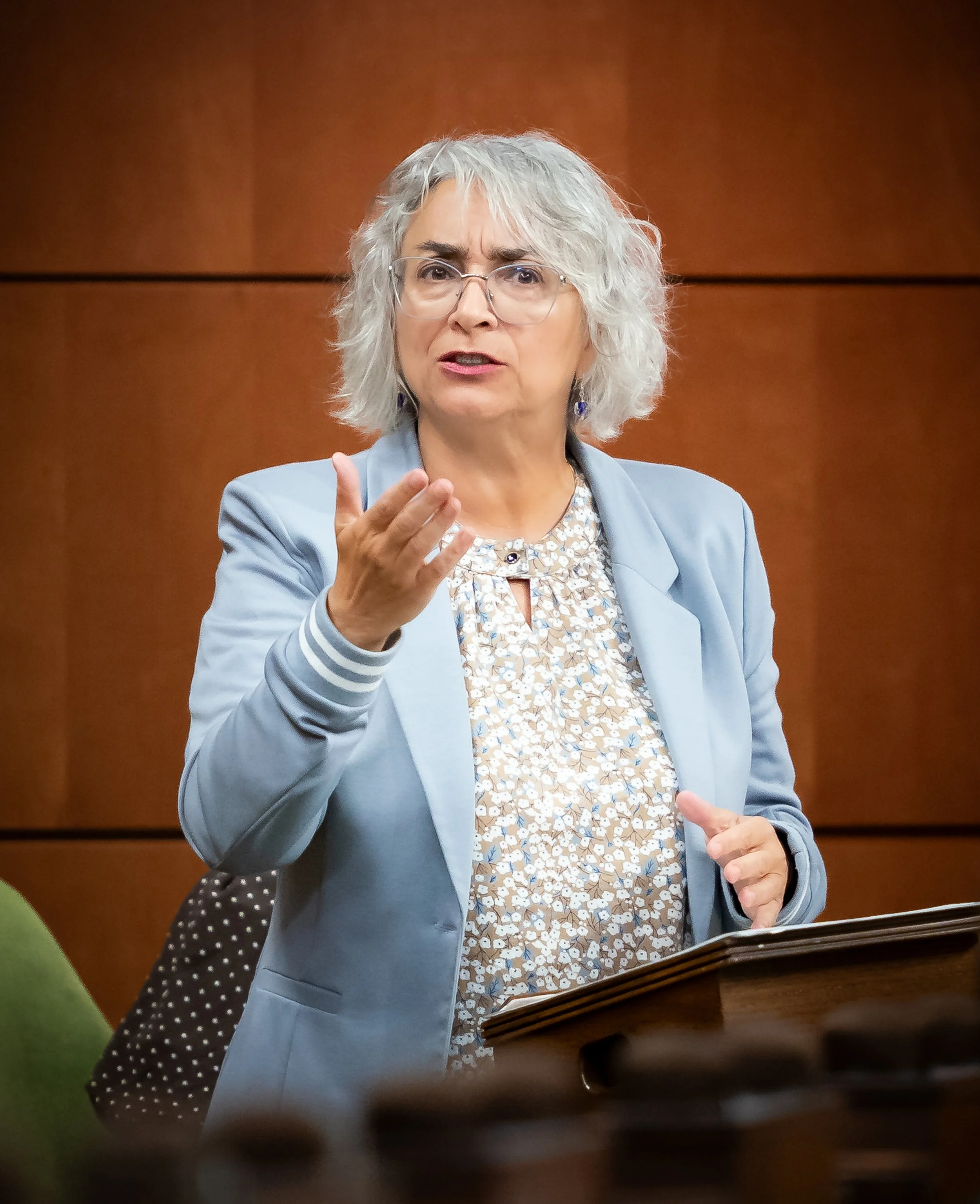 Claude DeBellefeuille réagit à l’interruption des services postaux