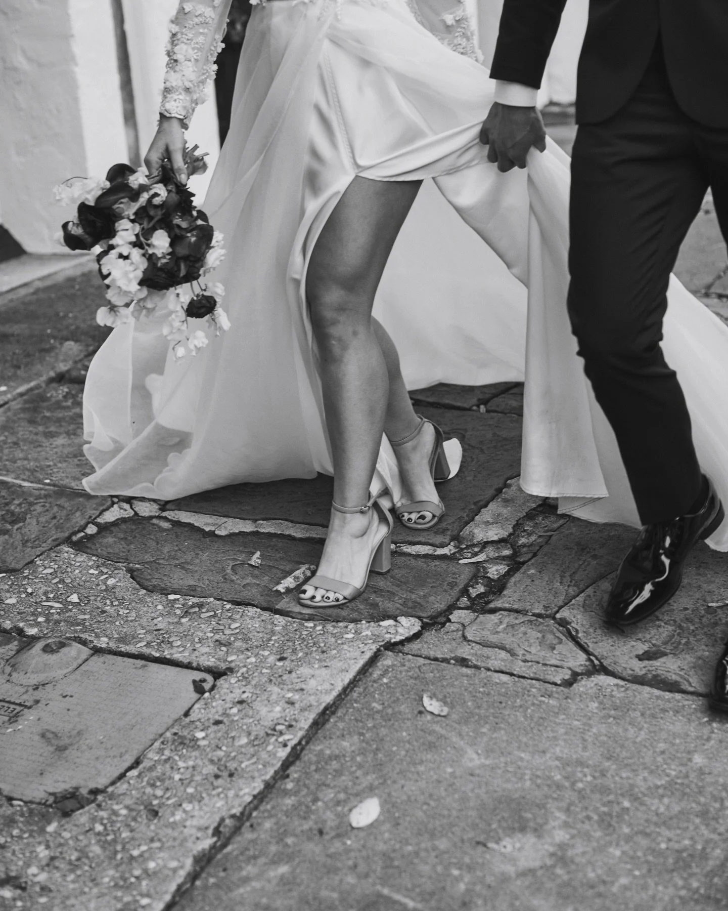 MORGAN + GRAYSON  CHARLESTON // SC &bull; &bull;  Host - Custom Vows by Casey - @custom_vows_by_casey 
Host, Planning and Design - East Coast Creative Weddings - @eastcoastcreativeweddings 
Host and Venue - The Hidden House - @thehiddenhousechs
Spons