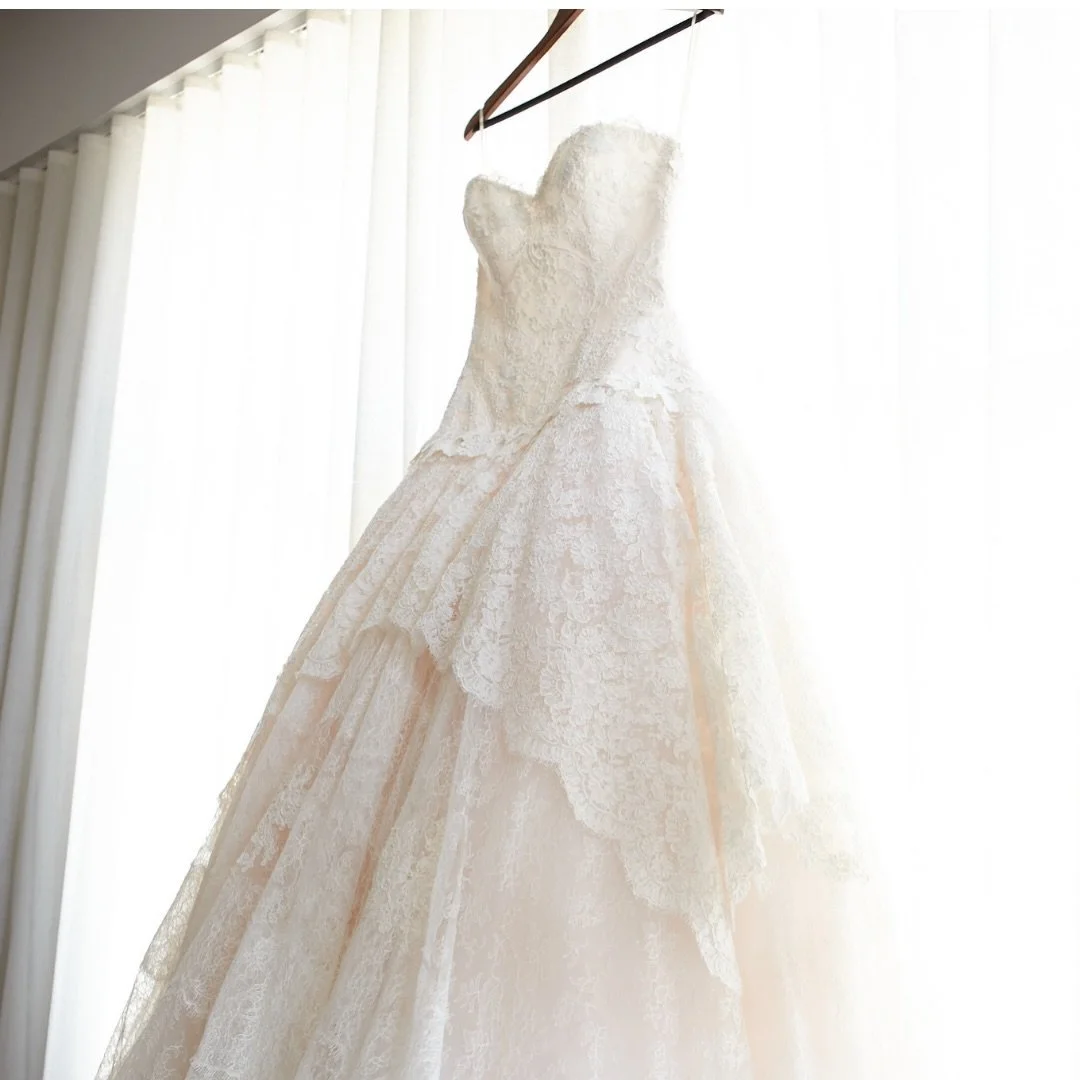 NOELLE + MICHAEL
NYC // NY
.
.
.
For the bride who wants a statement moment. Dramatic volume, sculpted corsetry, and a layers of lace tying it all together. A fashion-forward wedding photographed in New York City by Charleston and NYC wedding photogr