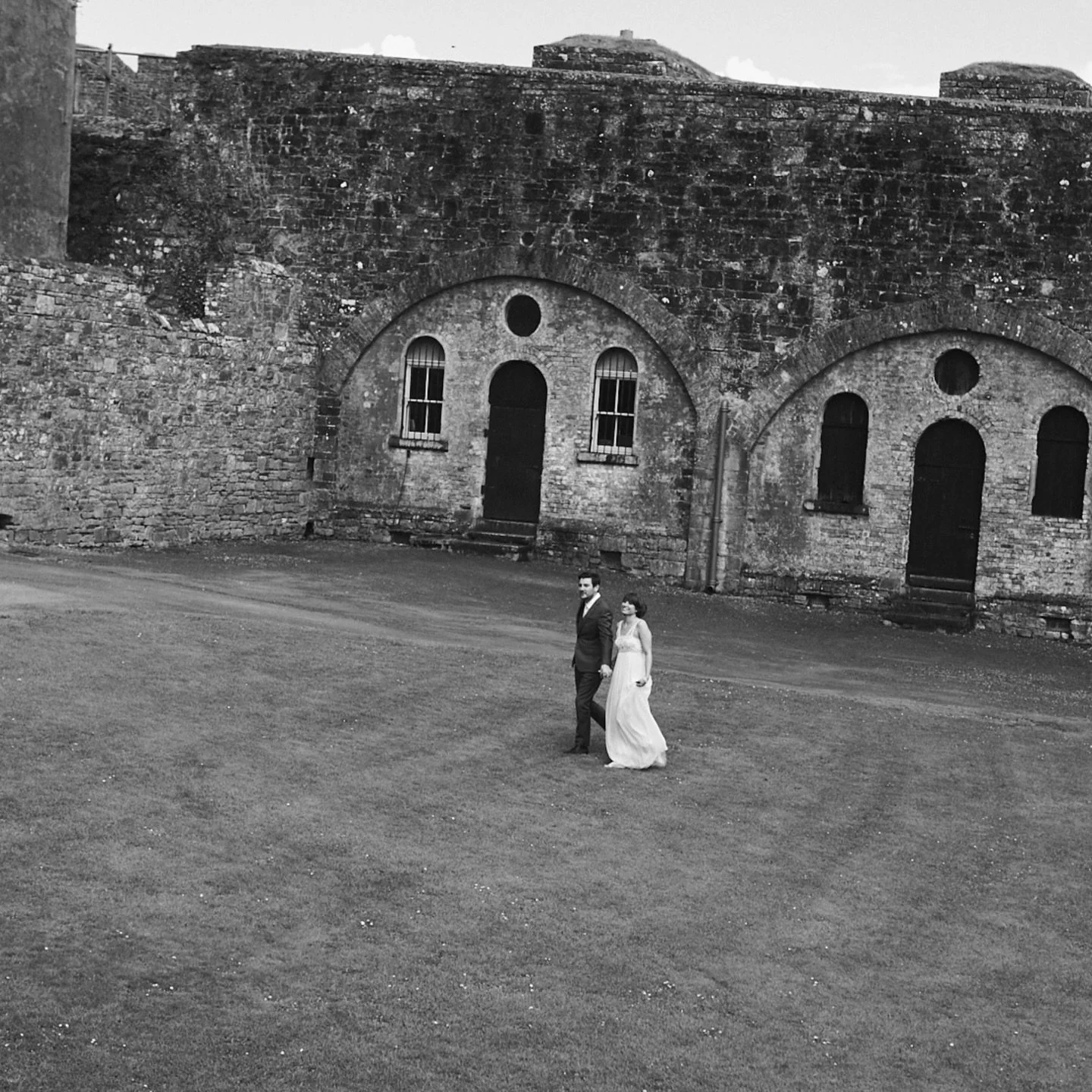JESS + ALAN
KINSALE // COUNTY CORK
.
.
.
An Irish groom and his Texas bride, married at the remarkable 17th-century star-shaped Charles Fort in Kinsale, County Cork. A beautiful bit of irony &mdash; the Texas Lone Star meeting a fortress built in the