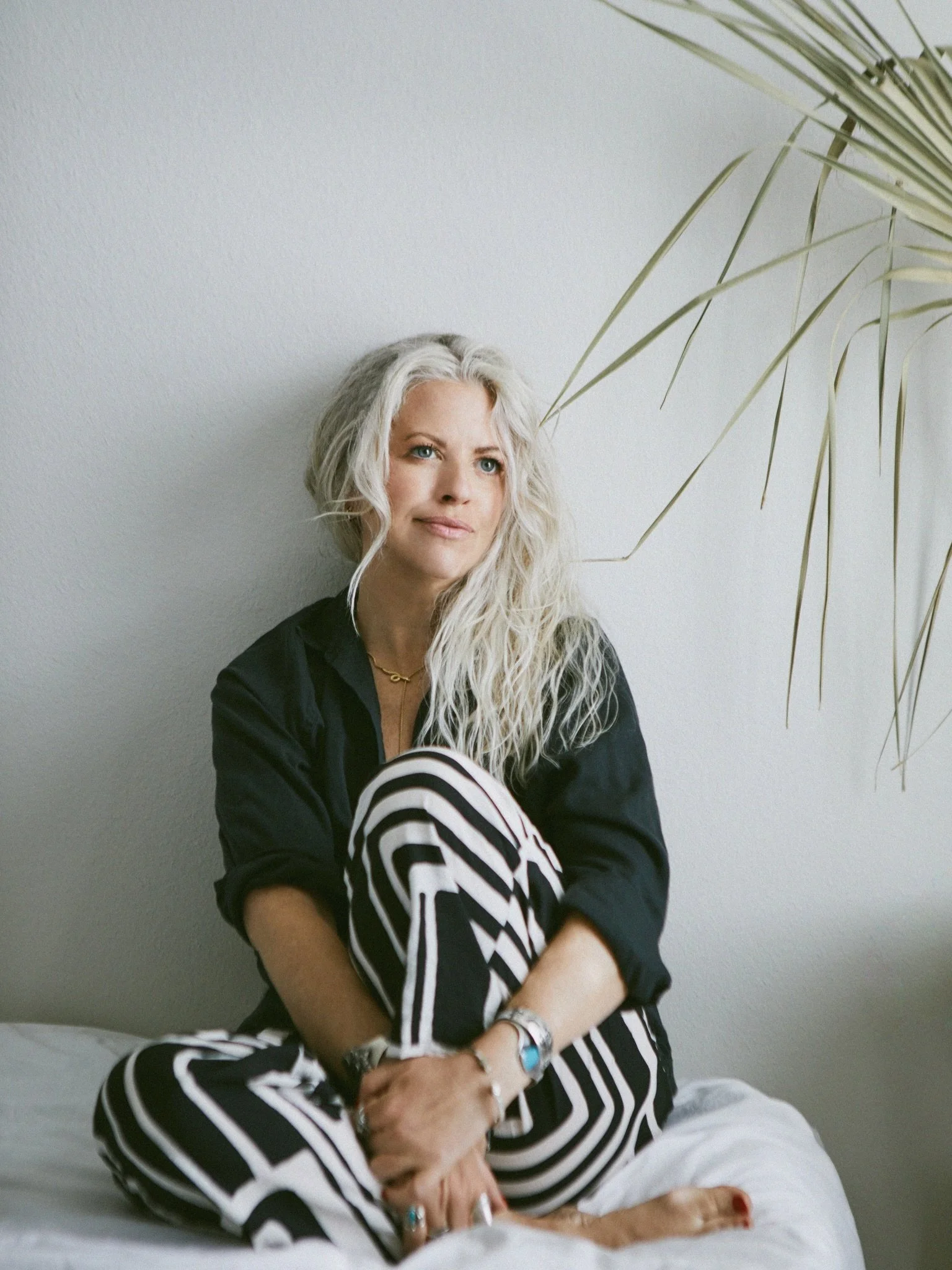 New city, new chapter ✨
Hi, I&rsquo;m Ash-a luxury wedding photographer now calling Charleston home. After 25 years in Brooklyn (and a few in Miami), I&rsquo;ve traded city streets for coastal light, and I couldn&rsquo;t be more inspired.
My backgrou