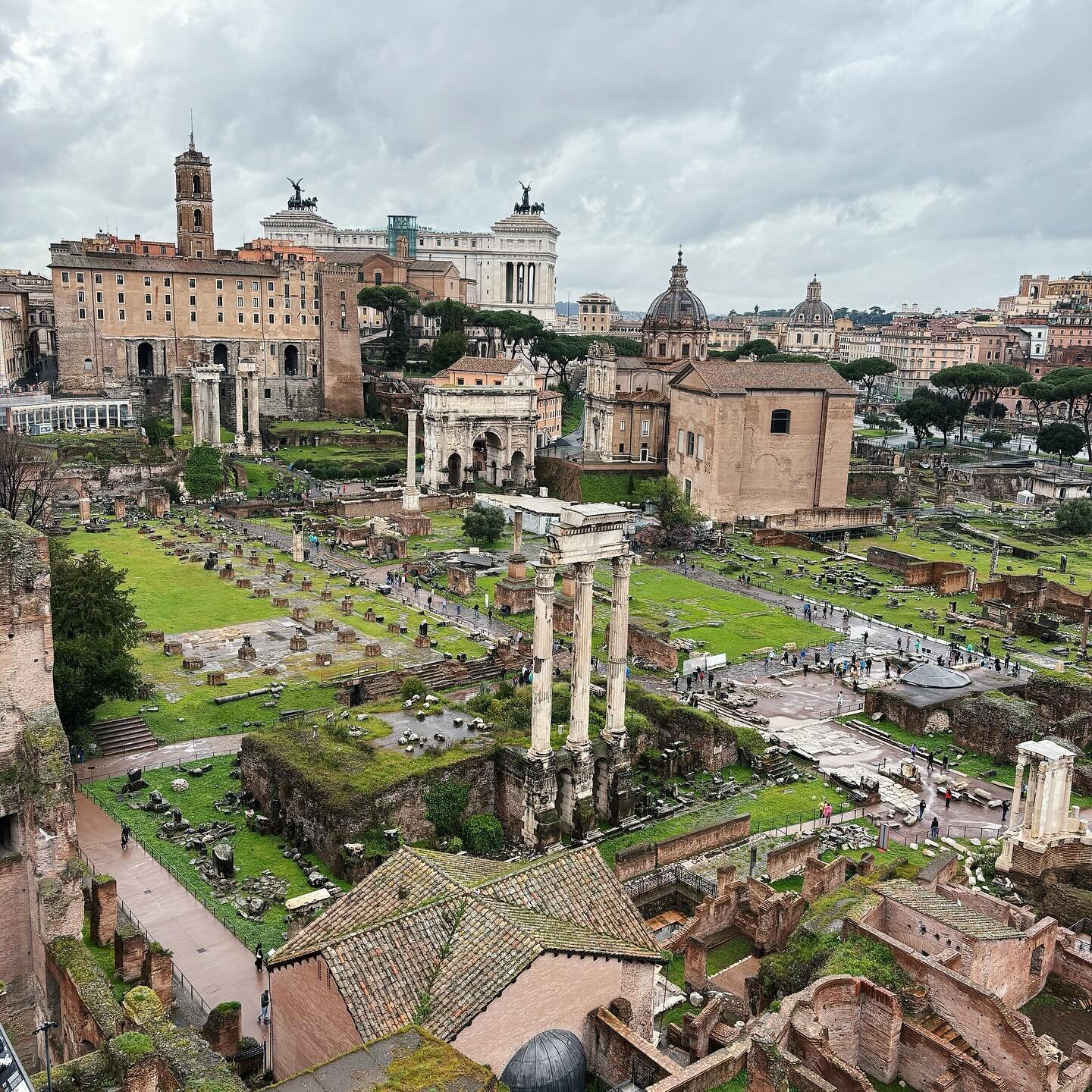 ROMA

The Roman Forum / Beautiful Blooms / Trevi Fountain Selfie / Saint Peter&rsquo;s Square / An Ancient Fountain / The Coliseum / Daily Treat / Outside the Pantheon