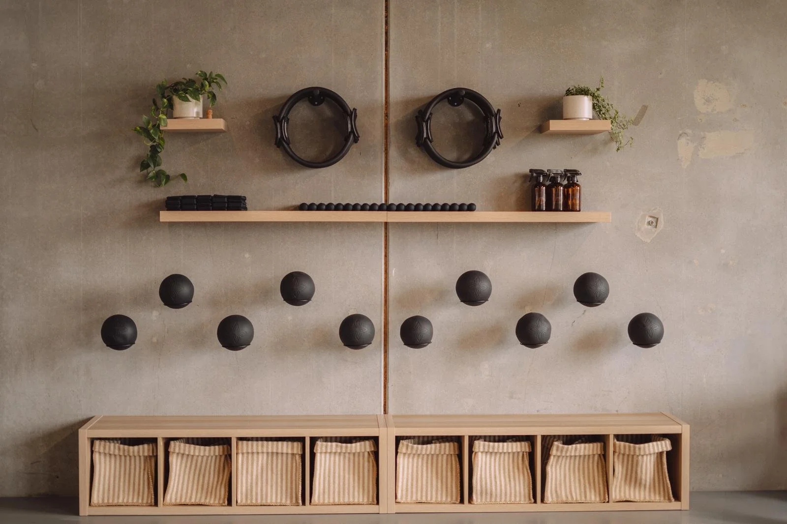 FLOW WITH EASE - Mat &amp; Reformer Event