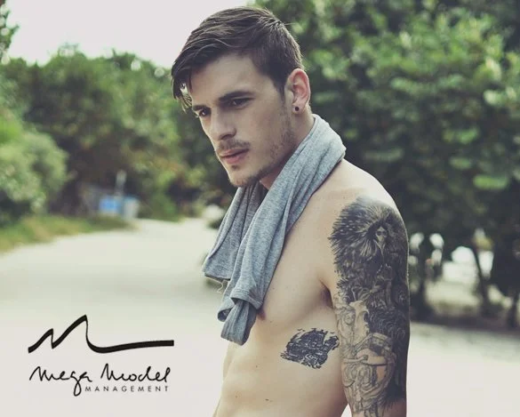 Roberto Fabre-Mega Portfolio_Page_01.jpg