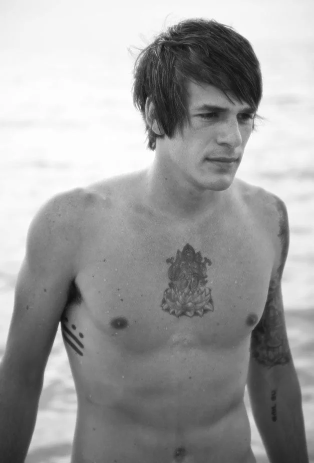 Roberto Fabre-Mega Portfolio_Page_06.jpg