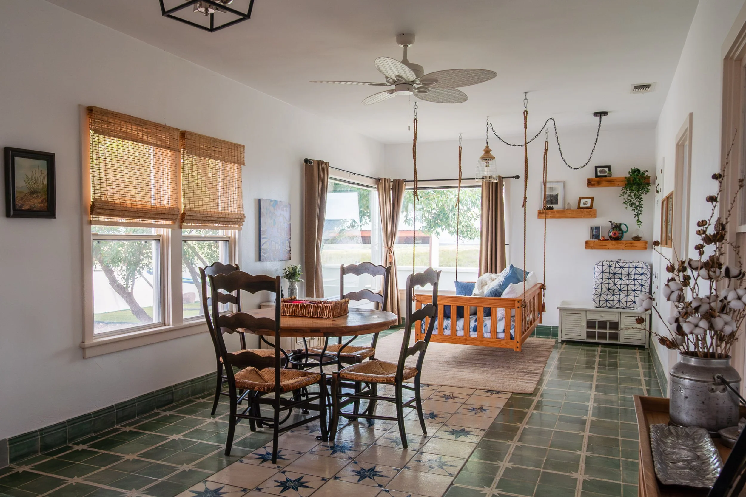 Sunroom, perfect for coffee in the morning