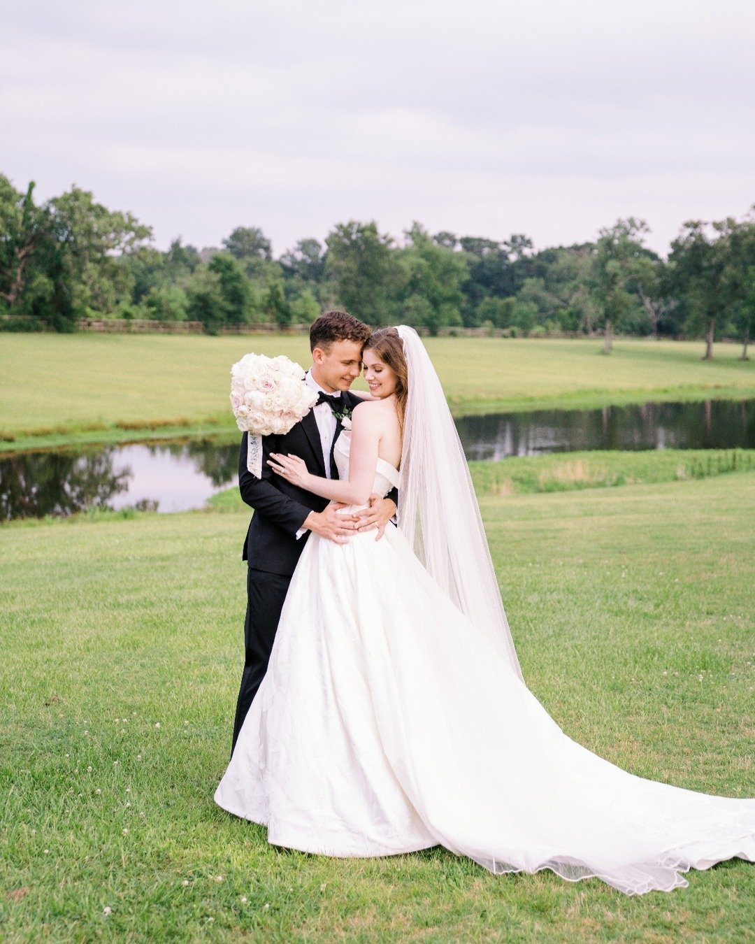 WDIML (wedding day in my life)
Seriously my most favorite days filled with all the joy and goodness! 
. 
. 
. #kategulledgecreative #kgc #film #filmphotography #filmweddingphotography #conroephotographer #weddingphotography #houstonphotographer #brid