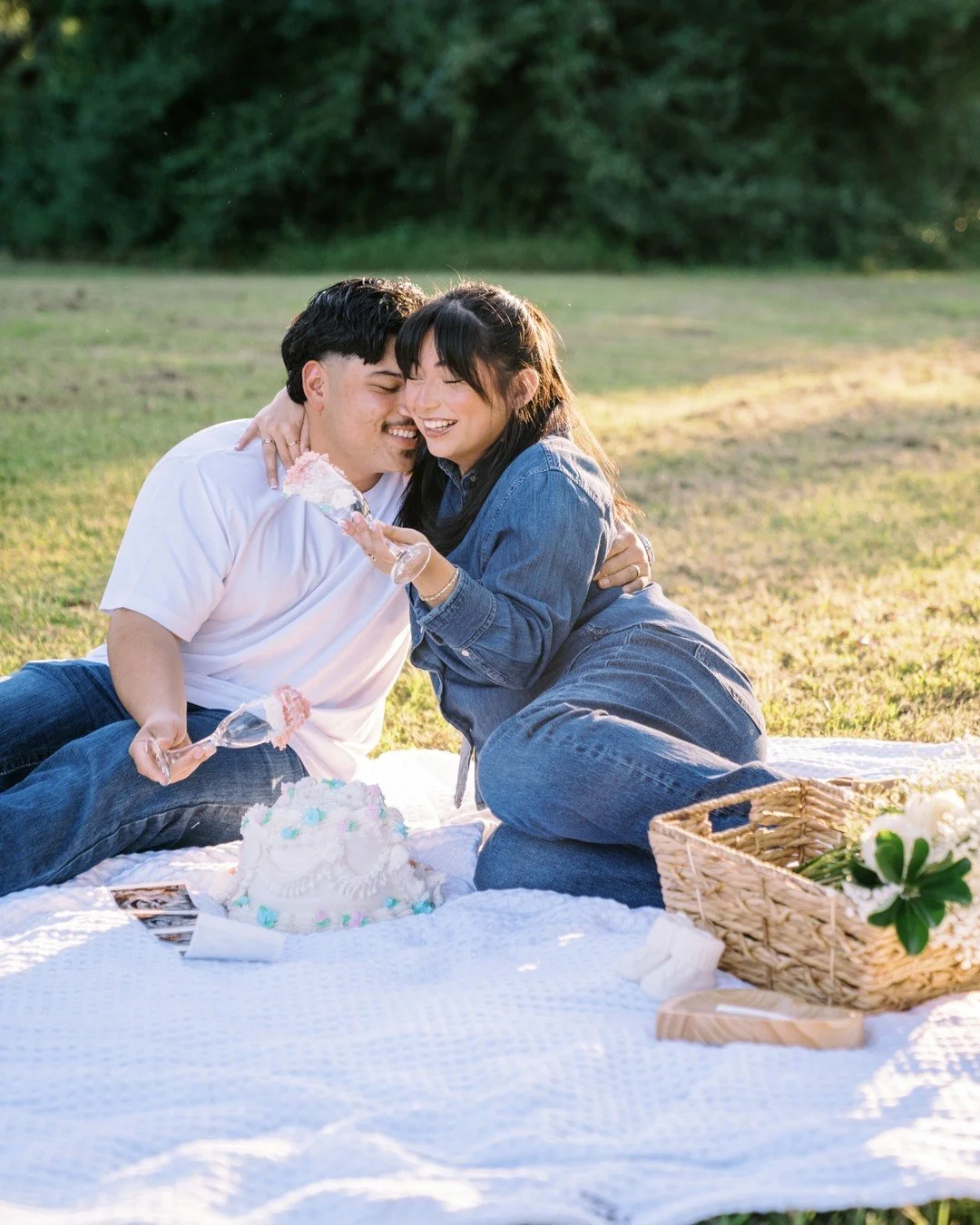 Getting to witness and capture the exact moment two people learn who their little one is such a blessing🎀