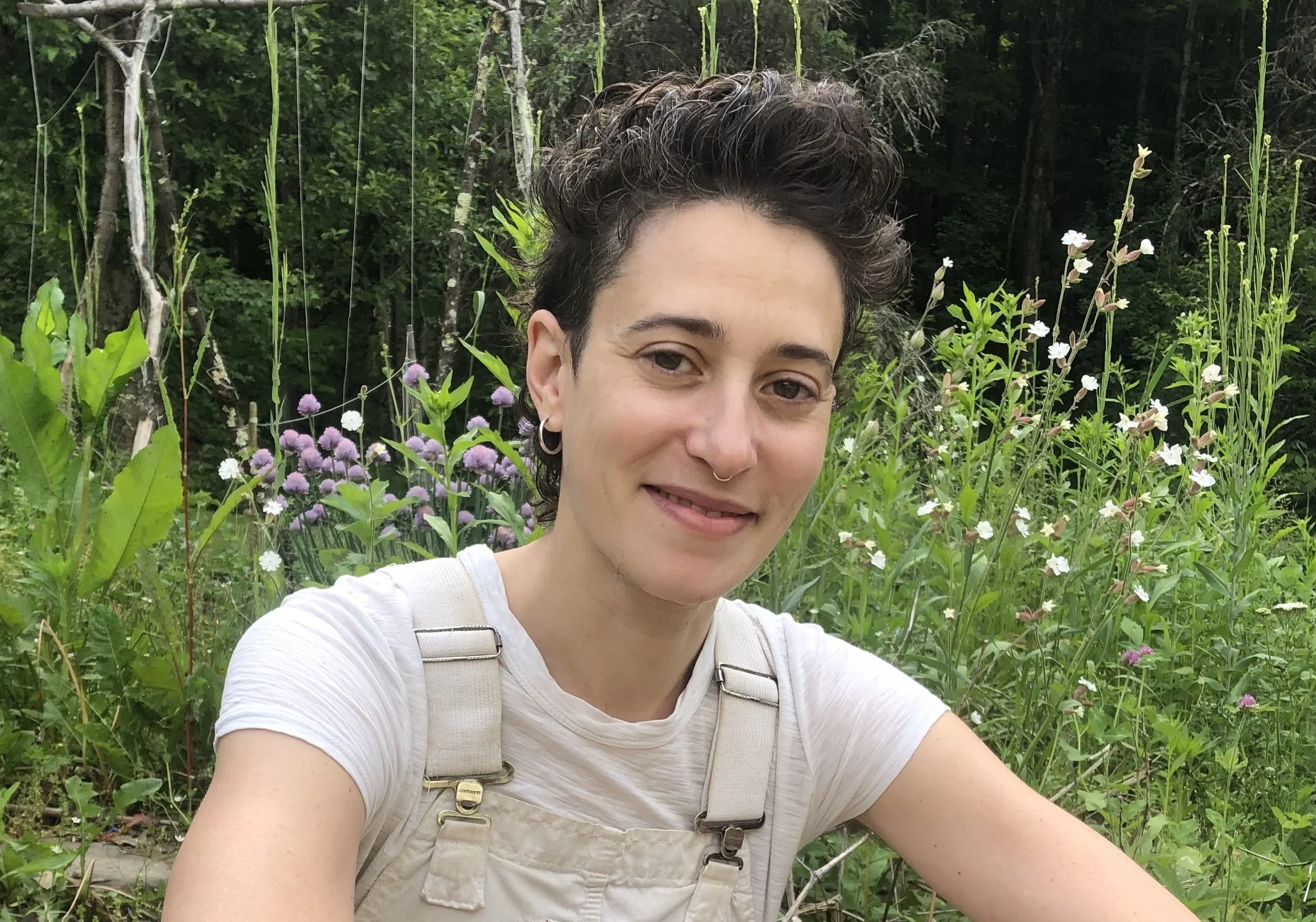  
 lily gold 
 

 
 
  lily gold  is a white, queer, chronically ill, fourth-generation new yorker of the anti-zionist jewish diaspora, making dance and interdisciplinary art. absurdly specific and playful with mess, gold’s work attempts to answer pr