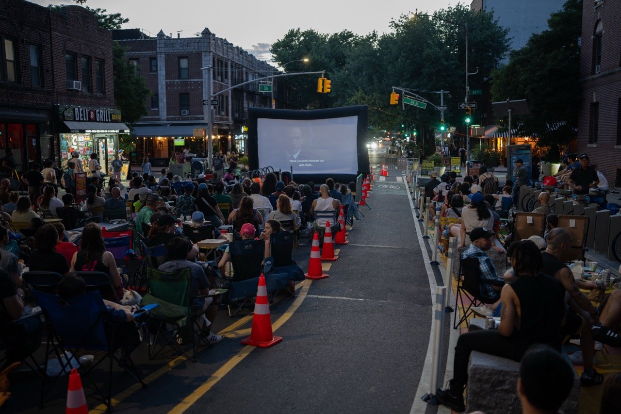Community Cookout Movie Night - Men in Black (1997) 