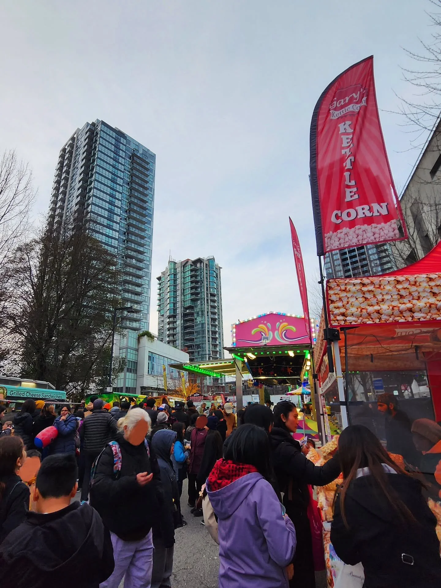Solid State out at the Surrey Tree Lighting Festival this past weekend! 🌲✨️

#surreycentral #holidays #solidstate #community #festival #events #surrey #vancouver