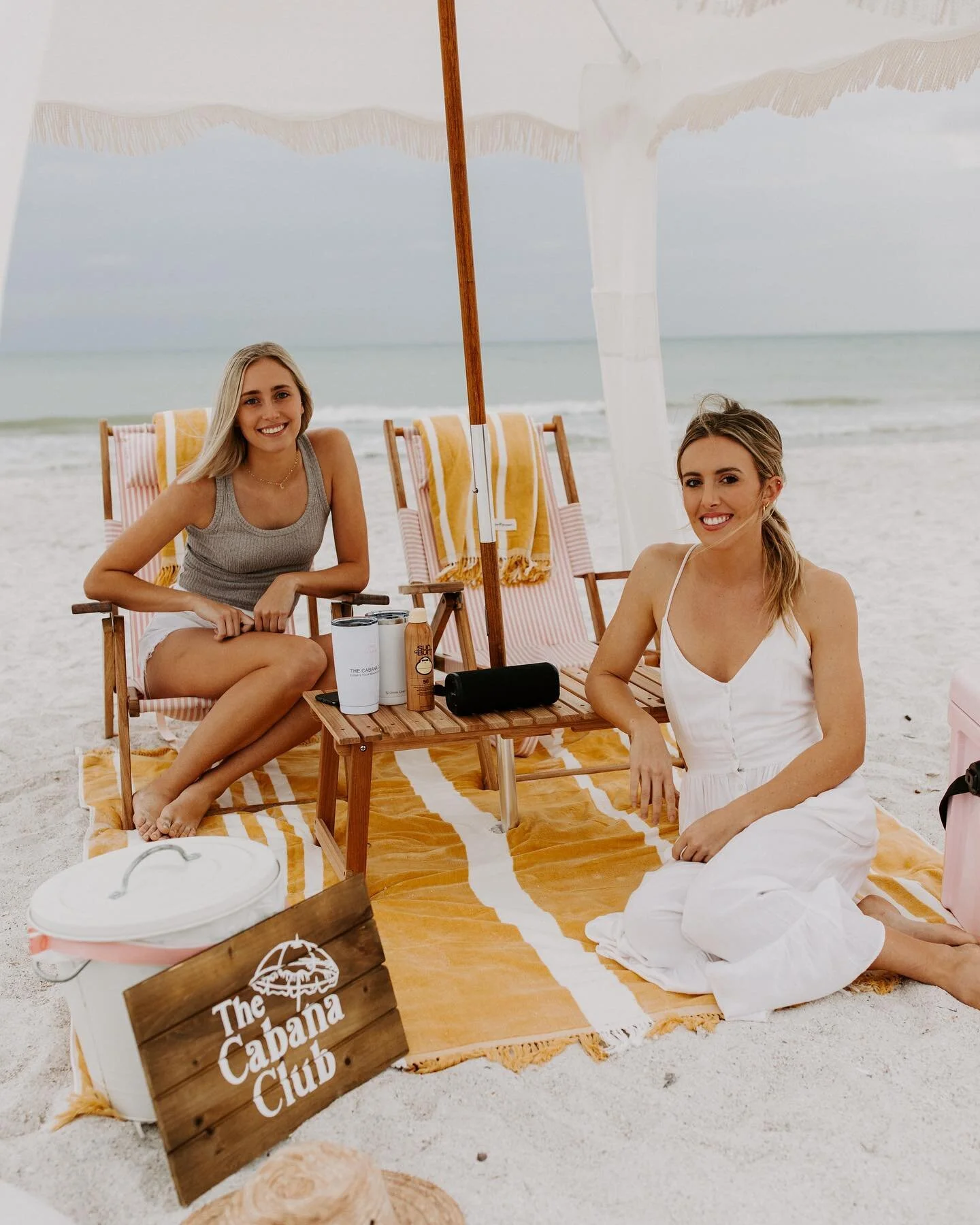 ☀️WE&rsquo;RE HIRING ☀️ The Cabana Club is looking to add to our beach concierge team! 

-flexible hours 
-$15/hr or more 
-the beach is your office 
-clean driving record preferred 
-a little strength required 
-weekend availability preferred 

Send