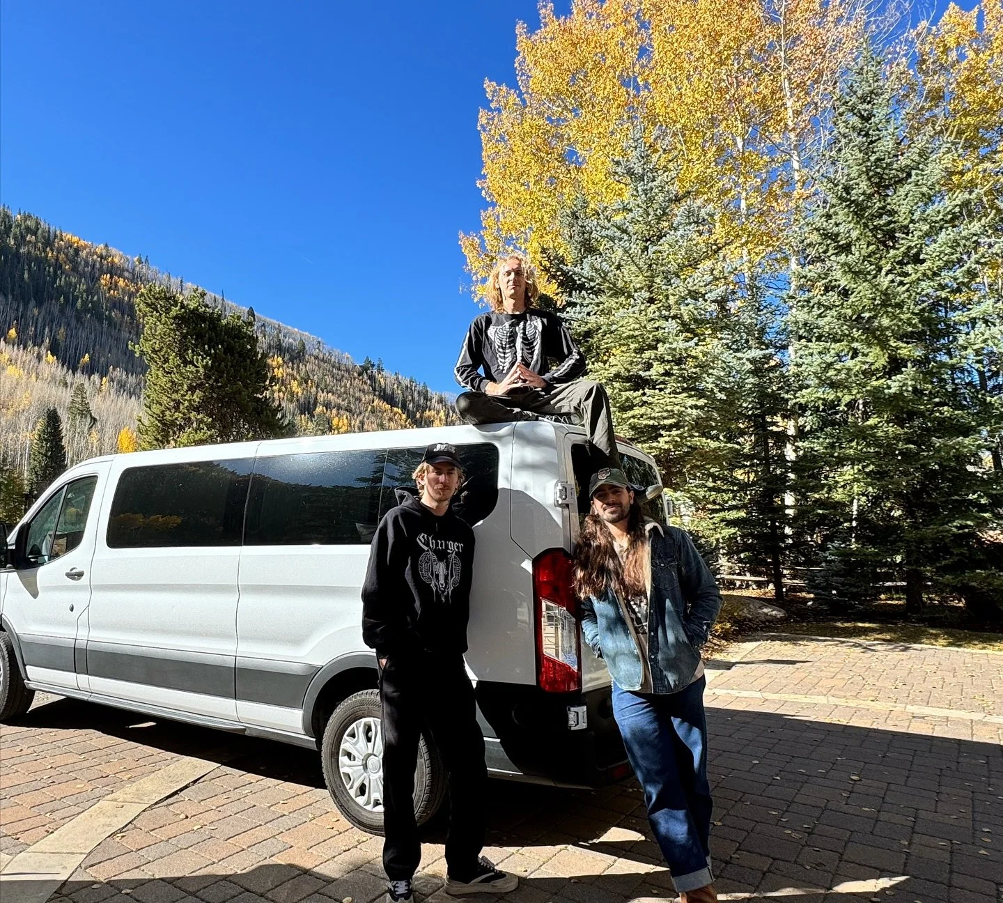 Touring time: It is time for tour. 
Rigor, perspiration and fudgel. 
Those are the names of this game. 
.
Come and see us with 200 Stab Wounds + friends
.
10/10 - Detroit, MI
10/11 - Columbus, OH
10/12 - New Kensington, PA
10/13 - Atlantic City, NJ
1