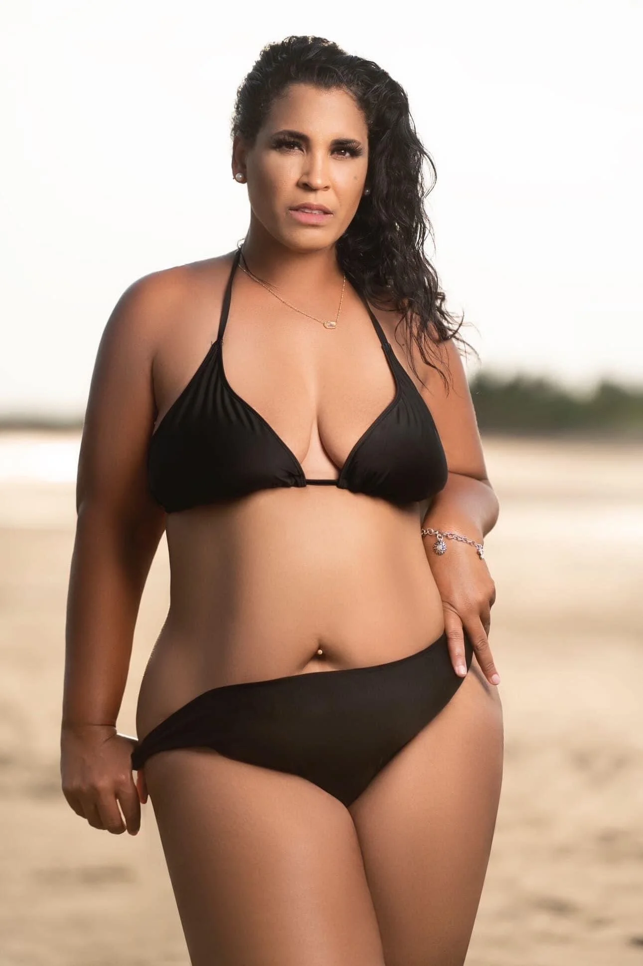 Model: Nichole @iam.thatmodell Photog: Alfred Beverly @charissolutionsphotography