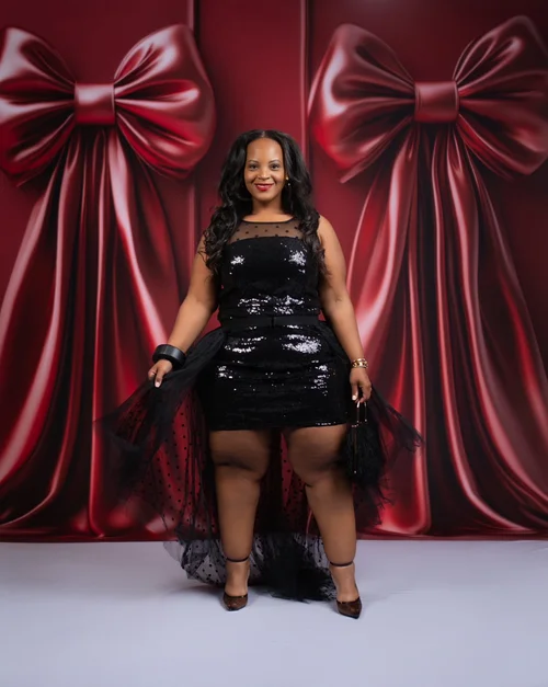 MERRY & BRIGHT: HOLIDAY FASHION WITH A FESTIVE FLAIR  Queen Size Magazine