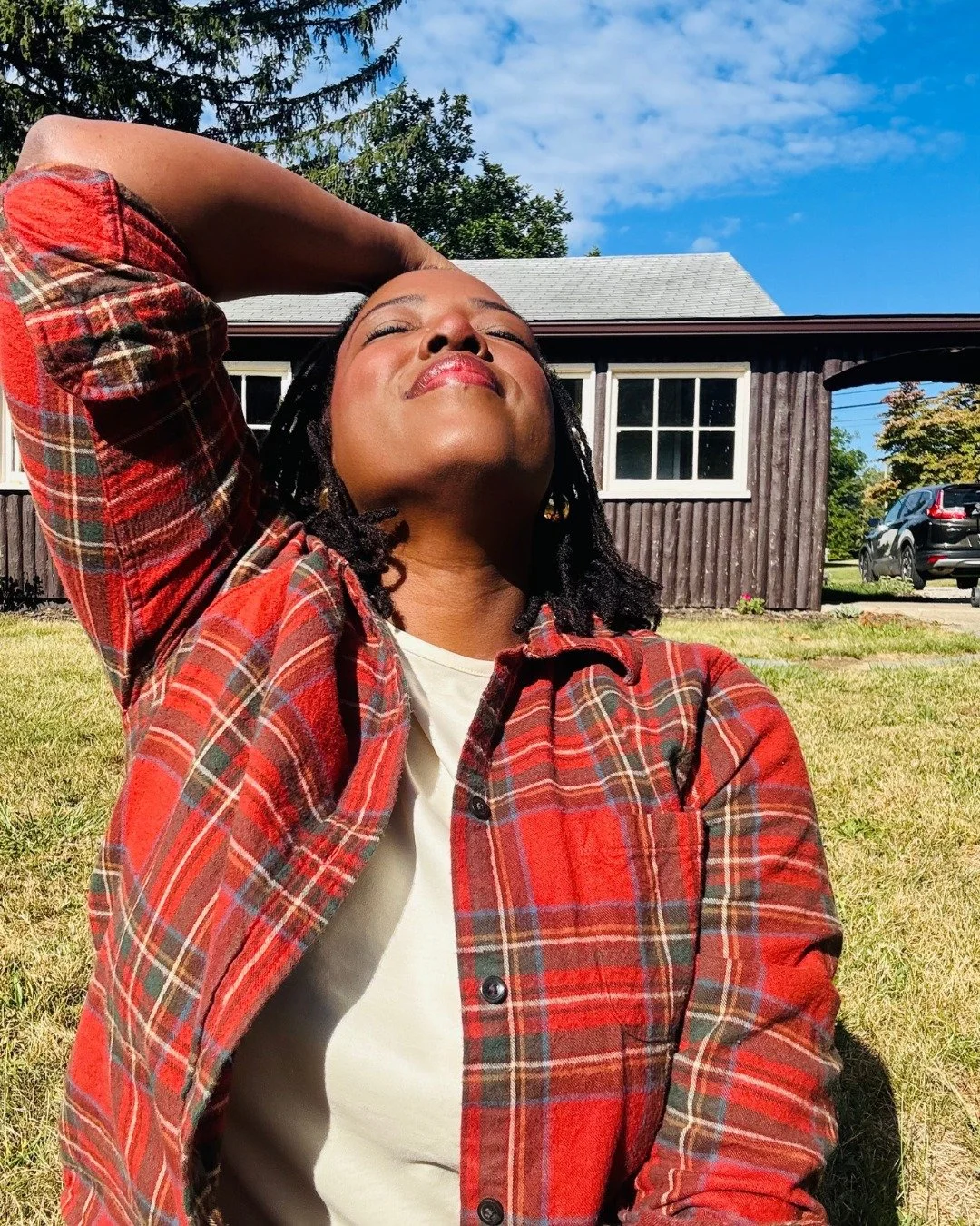 Turns out I'm still not a f*cking goddamn cheetah.

But I am someone who can soak up sun without guilt, appreciate wood I didn't have to chop, smile at the cutest doorbell in rural Ohio, and find beauty in rustic windows covered in foliage.

Sometime