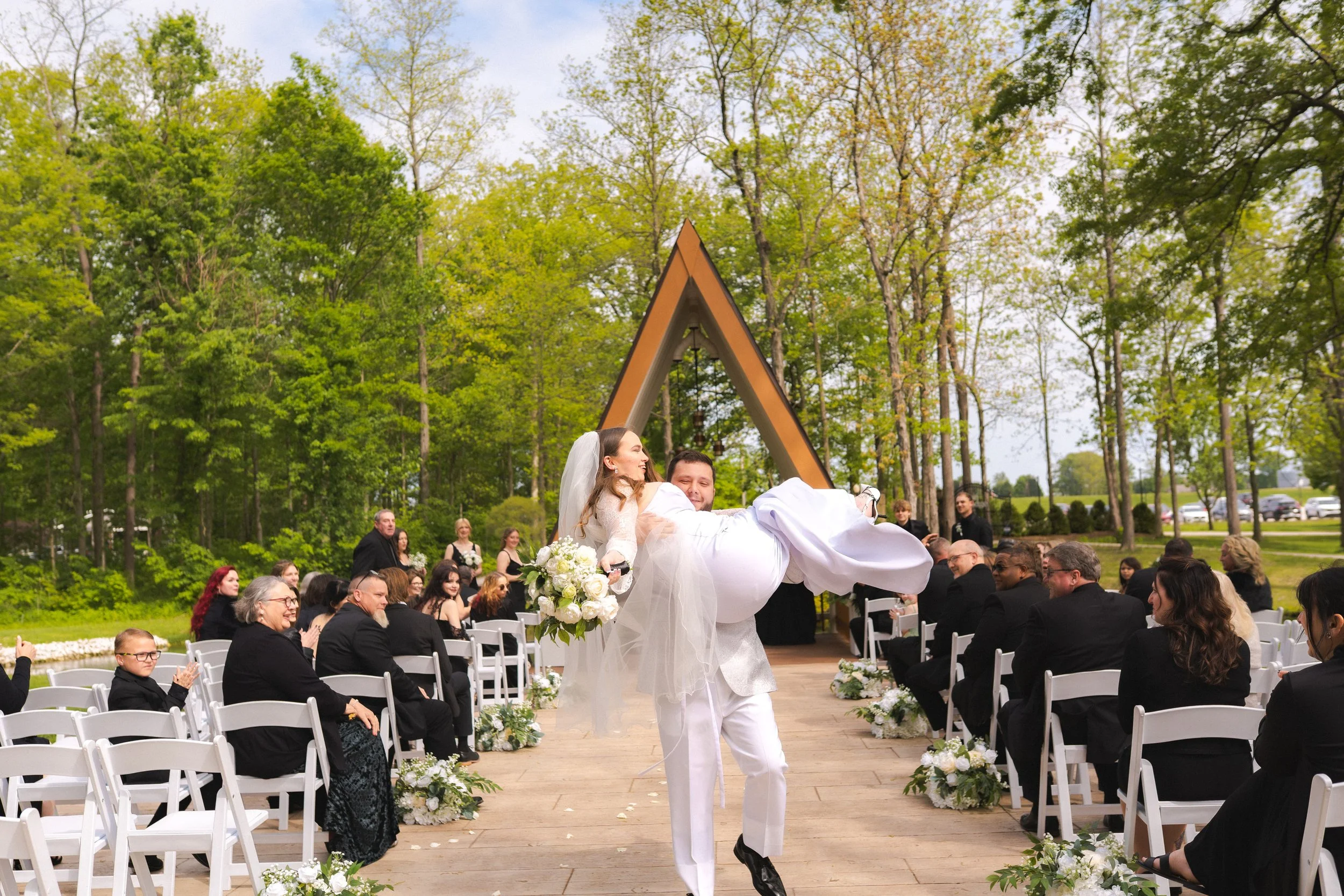 25 Photos You Must Get on Your Perfect Wedding Day