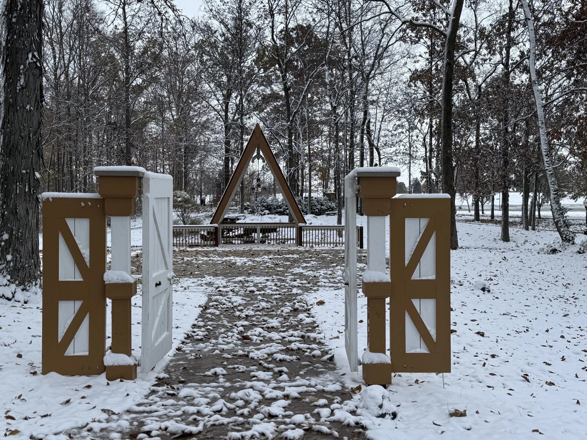 Outdoor Chapel for weddings and ceremonies in all seasons