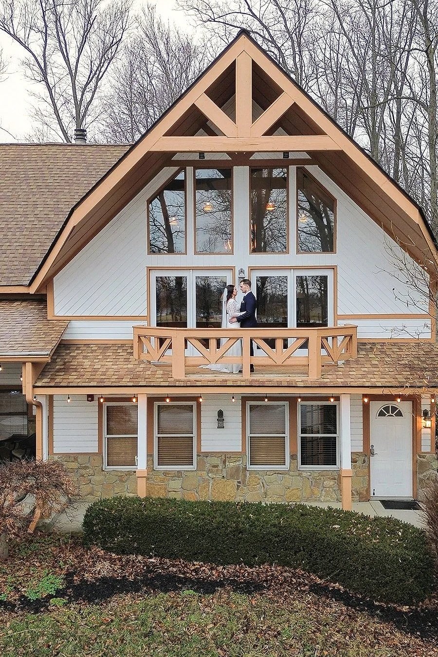 Outdoor Indiana Wedding Photo Location | Lizton Lodge