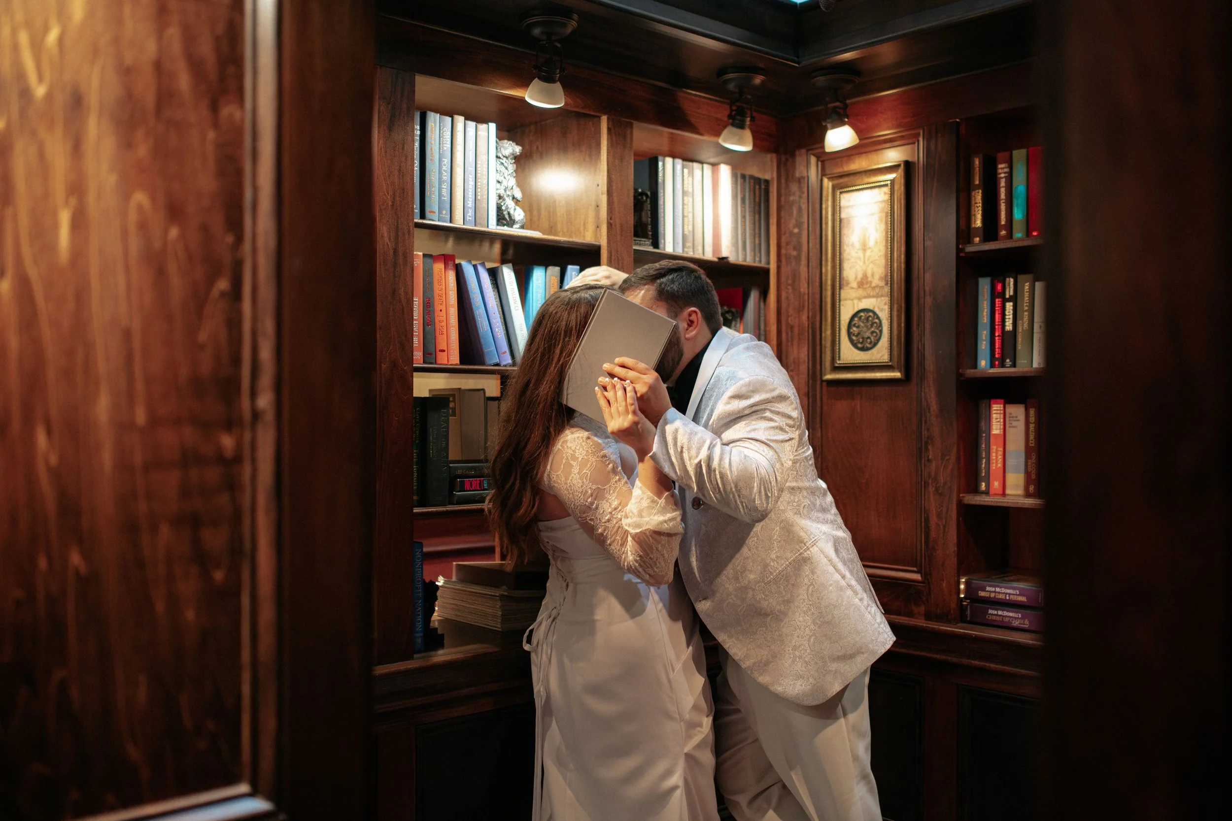 Indoor timeless wedding venue locations for wedding photography