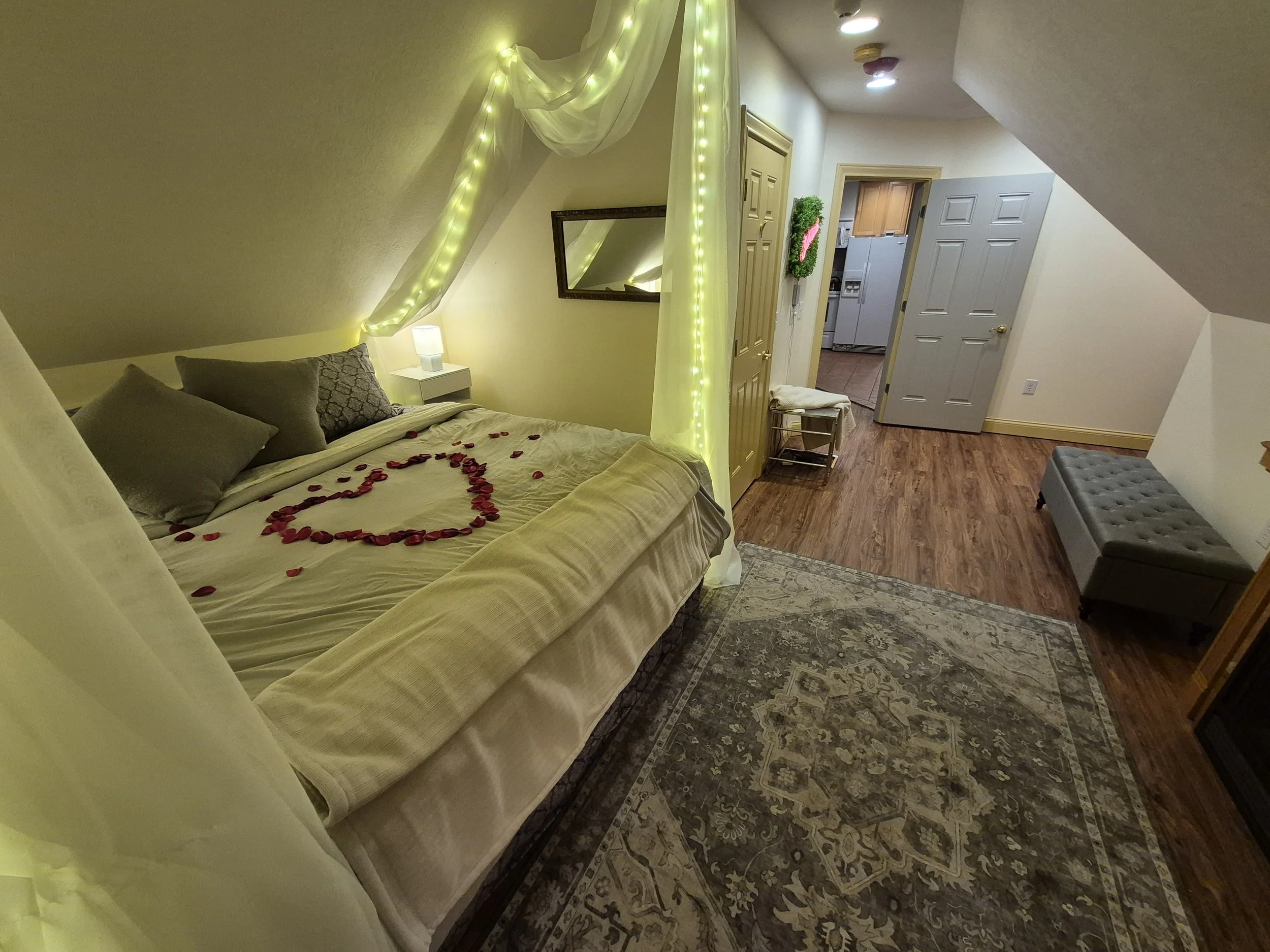 Honeymoon suite in Central Indiana | romantic canopy bed