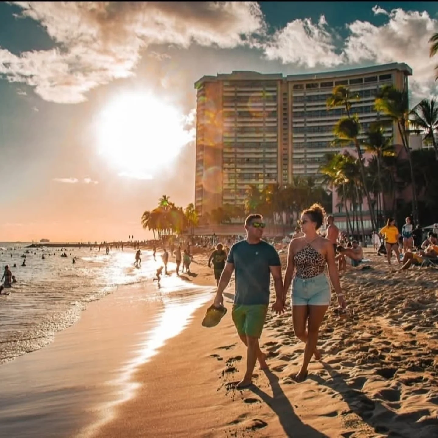 ****** www.bmorerosie.com/blog/waikiki ******

Happy New Year 2025!! Since moving to Hawaii, I have been wanting to "live in the moment" more than I already do. I now have a boyfriend, own a condo, and am finally ready to share my Hawaiian 