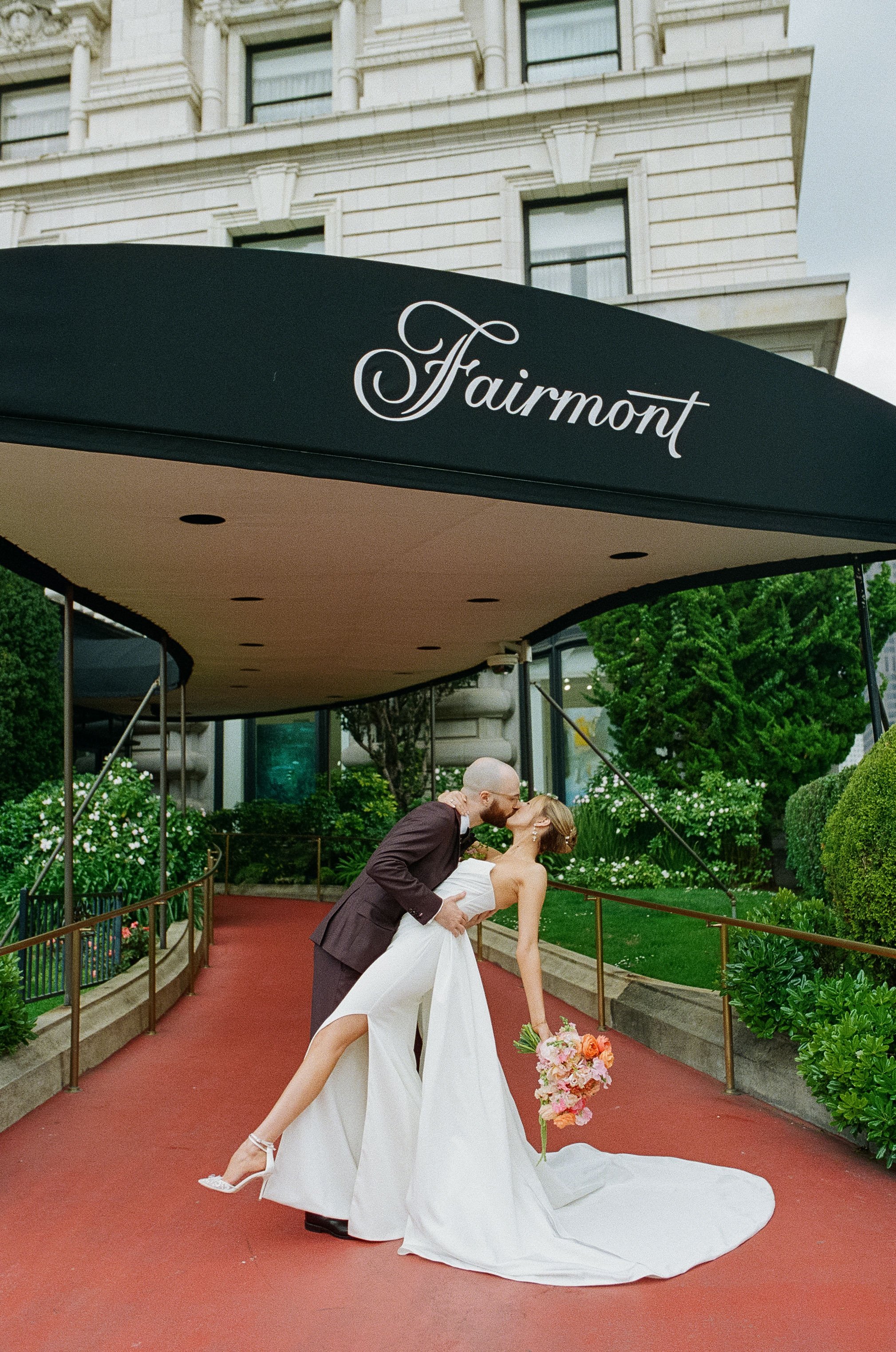 A COLOR-DRENCHED CELEBRATION THAT REIMAGINED CLASSIC SAN FRANCISCO ELEGANCE