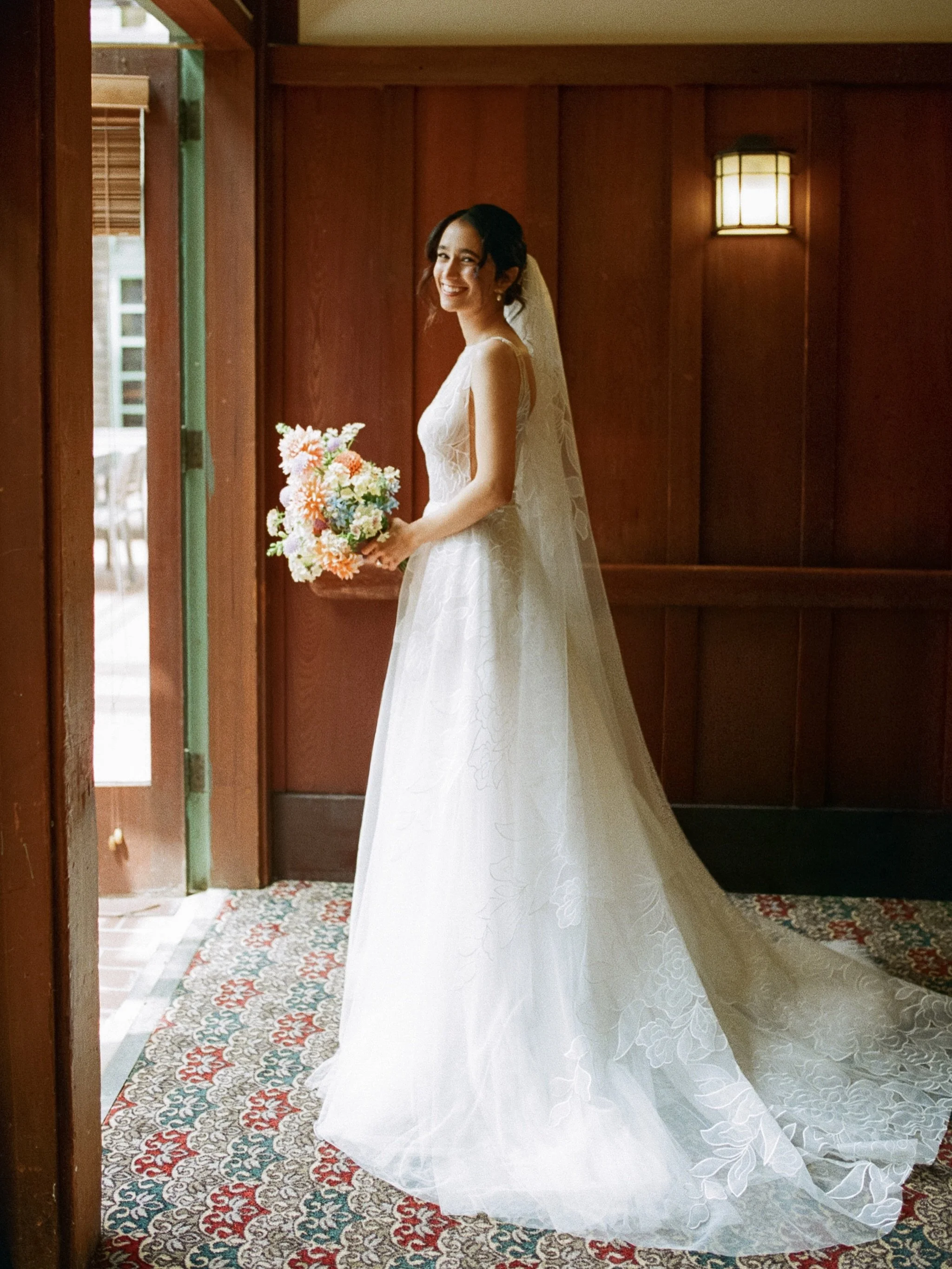 Yasi&rsquo;s soft and romantic bridal look. She transformed the sleeves of her dress into a veil. A beautiful personal touch.

@daalarnaofficial 
@paintedladiesforever 
@wyldeflowerworkshop 
@contigoevents.sf 
@berkeleyfacultyclub 
@crossmyheartfilms