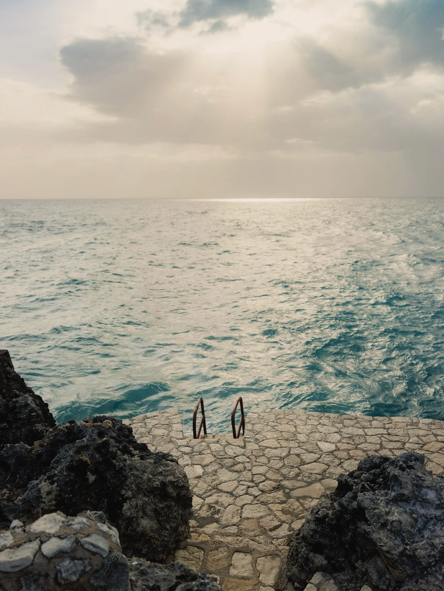 somewhere on the Jamaican coast. 🇯🇲🌅

#jamaica #visitjamaica #montegobay #negril #ochorios #islandvibes #tropical #caribbean #ital #beach