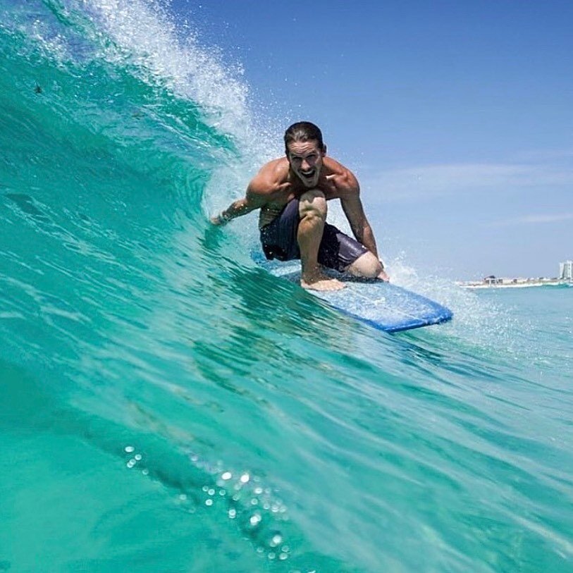 &ldquo;here it comes!&rdquo; 🌊🏄🏽&zwj;♂️
📸: @deluna_vision
Tag Us and Use #DestinLife to be Featured! 💧