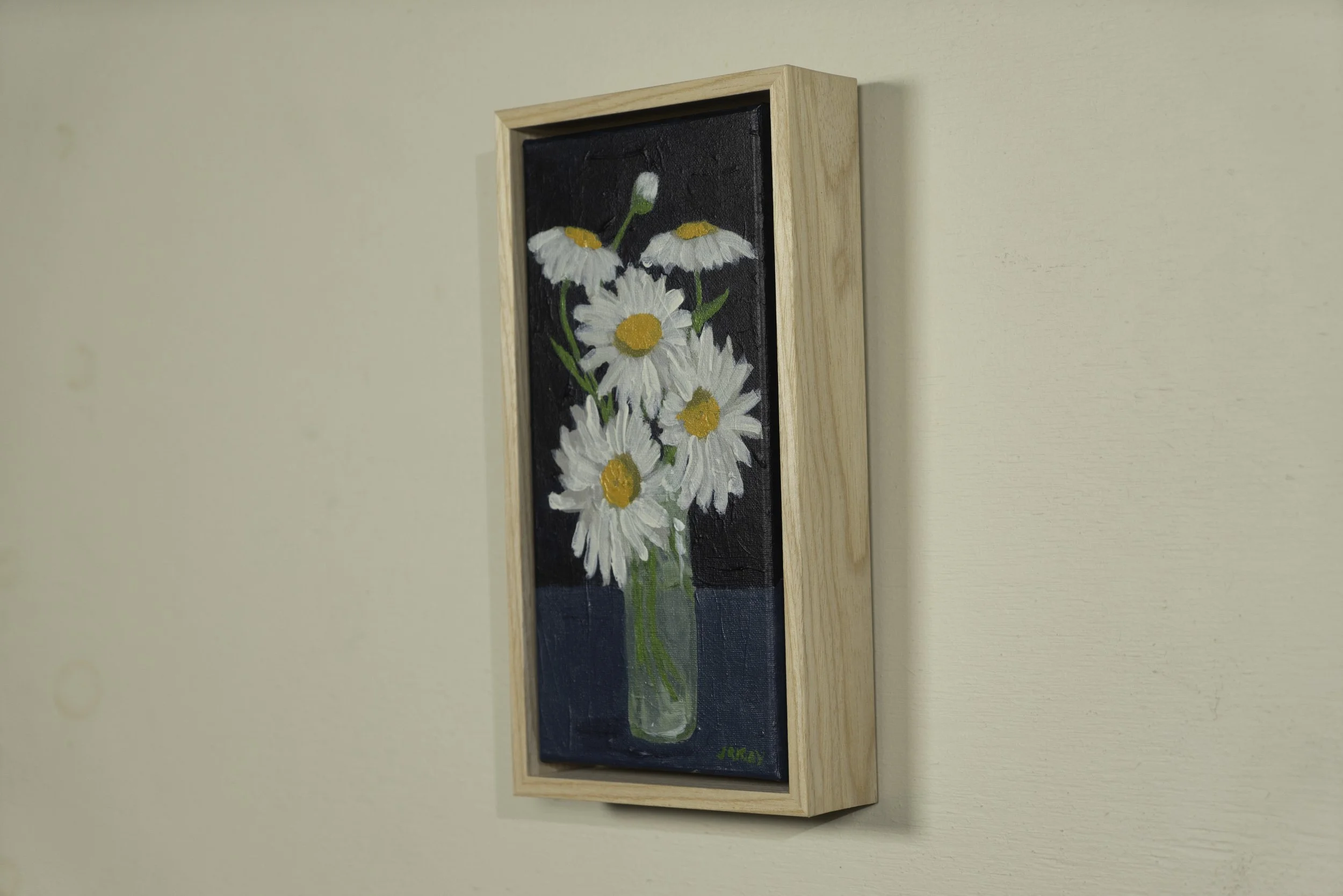 16. Daisies in glass vase side.jpg