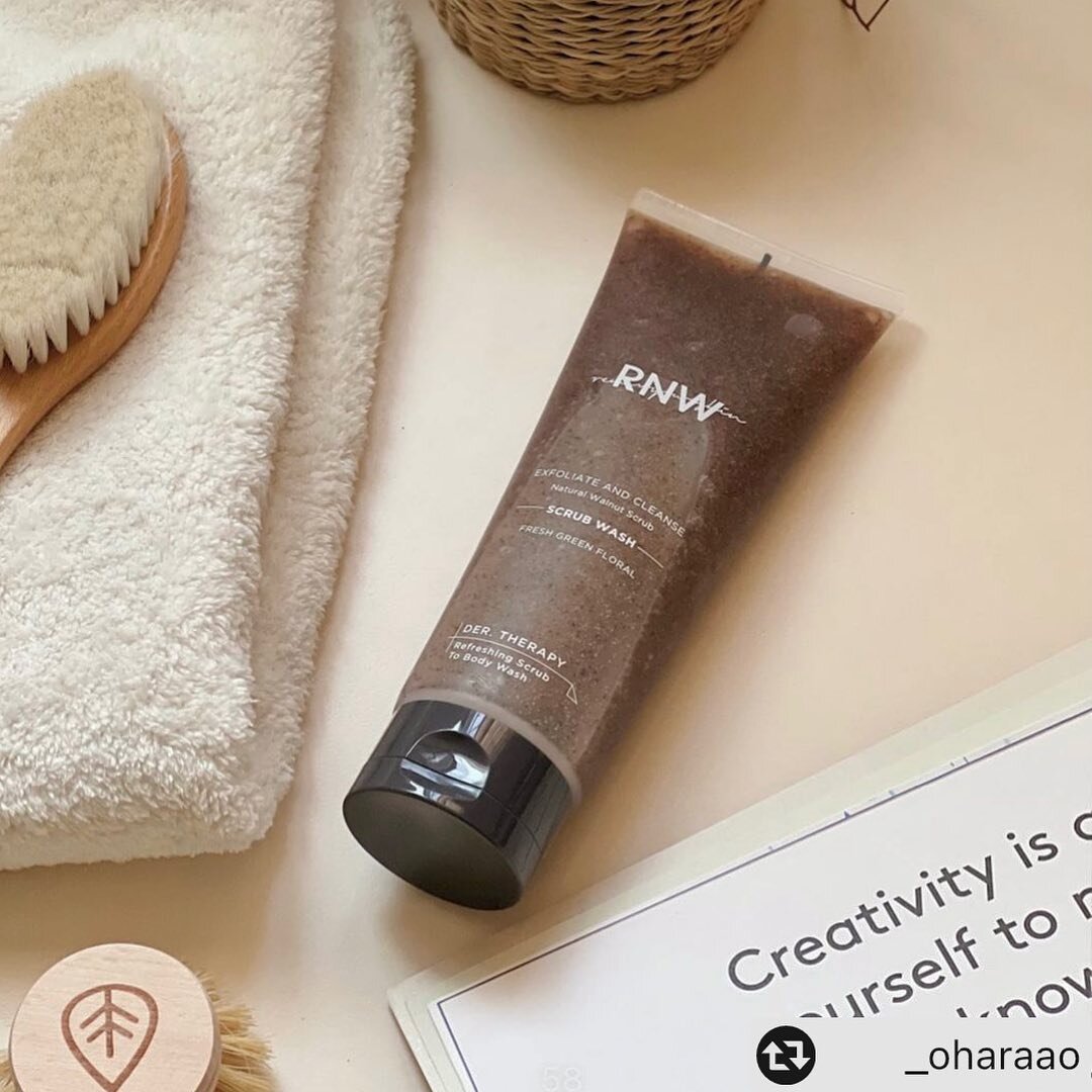 @_oharaao by
묵은 각질과 노폐물을 말끔하게✨
향까지 너무 좋은 제품🤎

젤타입의 부드러운 스크럽제형으로 
부드럽게 문질러주면 샤워후에도 시원하고 촉촉해요:)

풍부한 거품으로 마사지효과까지☁️
피부 저자극테스트까지 완료해 
예민한 피부도 안심🌿

거칠어지기 쉬운 부위에 
스크럽+마사지+바디워시 3in1 한번에 관리해요👍
⠀