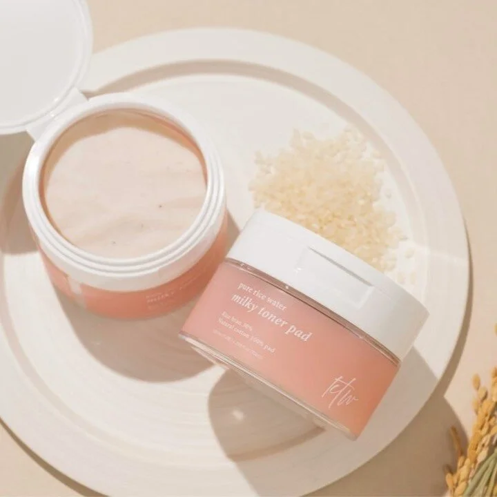 -
비타민과 무기질이 풍부한 쌀겨를 추출해
풍부하고 영양분이 가득한 
#쌀겨수토너패드
#완결패드

쌀겨와 함께 고운 피부 &lsquo;결&rsquo;을 완성해 보세요🌾

-
Smooth your skin texture🌾

with rice bran extract rich in vitamins, minerals, and full of nutrients.
#RiceWaterMilkyTonerPad
#CompletePad