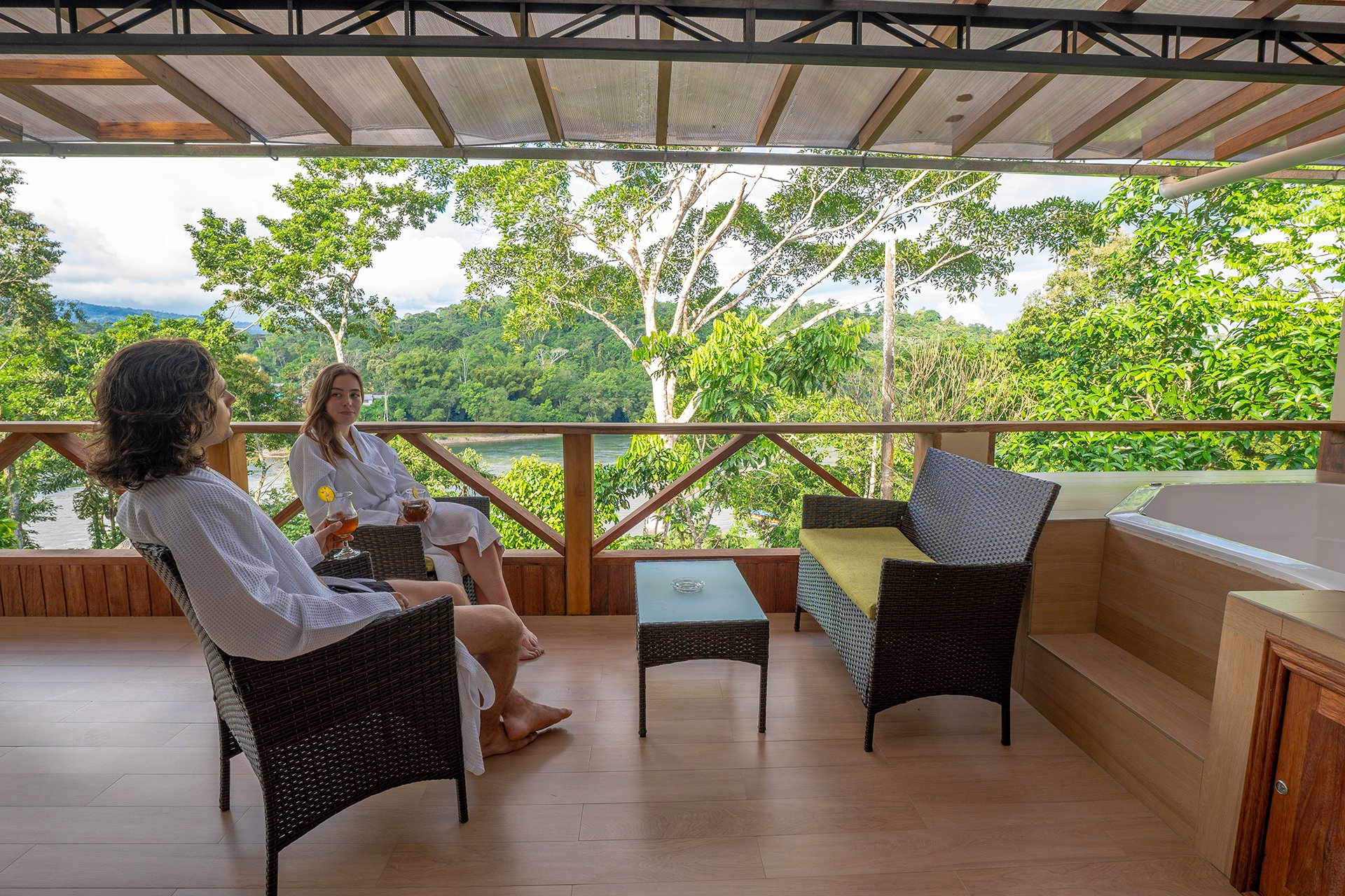 Sala de estar exterio y jacuzzi