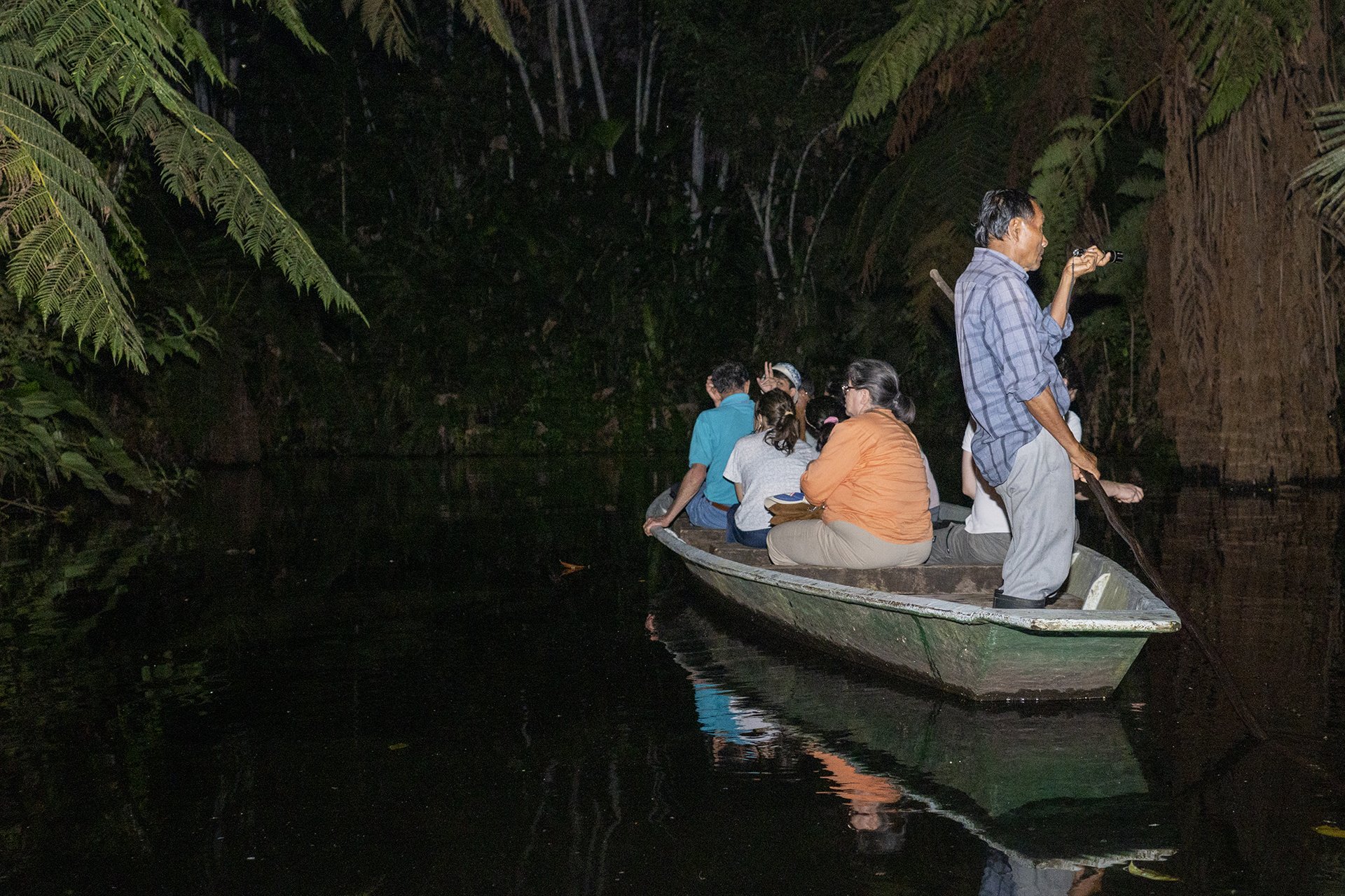 Paseo nocturno en canoa