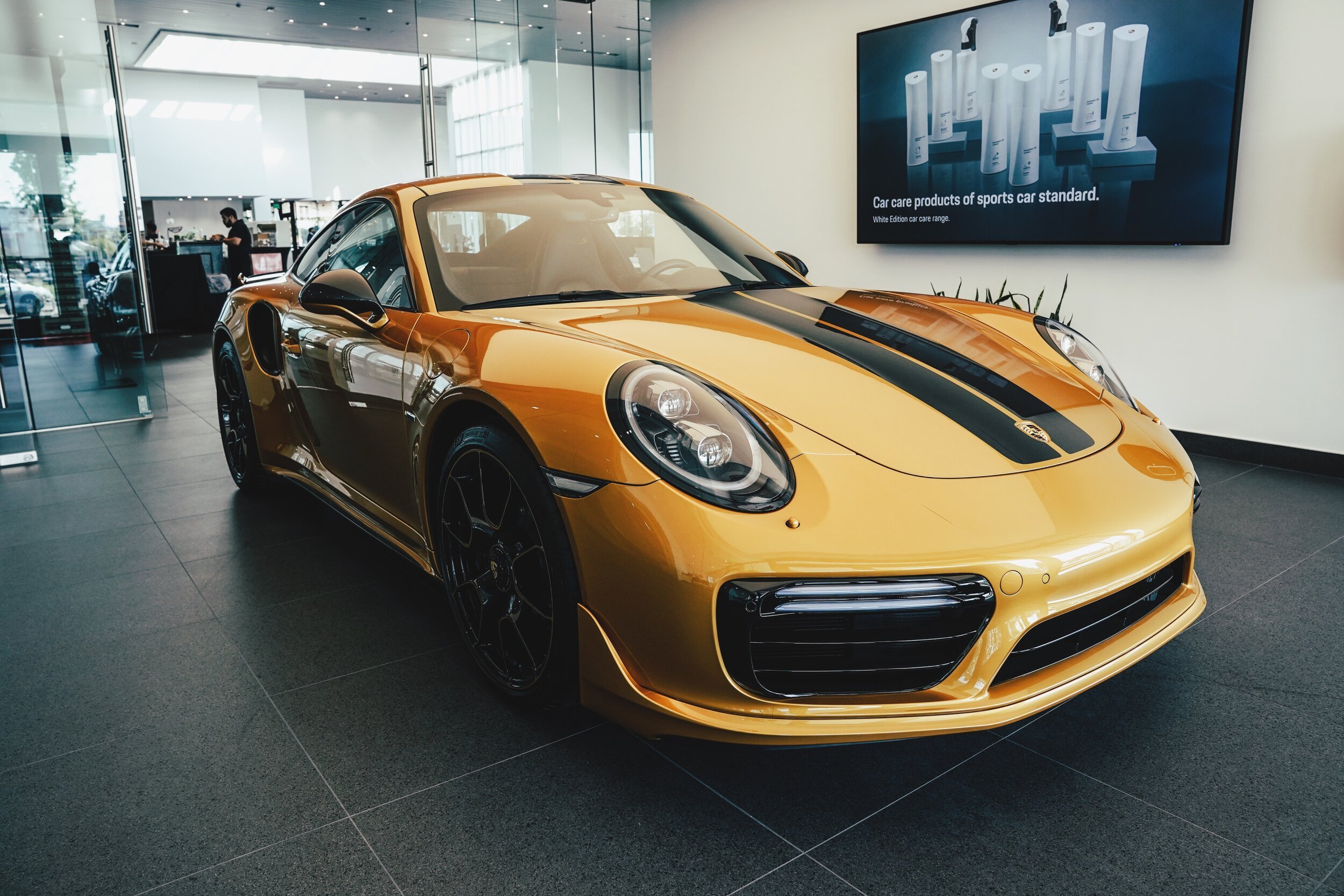 8RAZPORSCHE.jpg