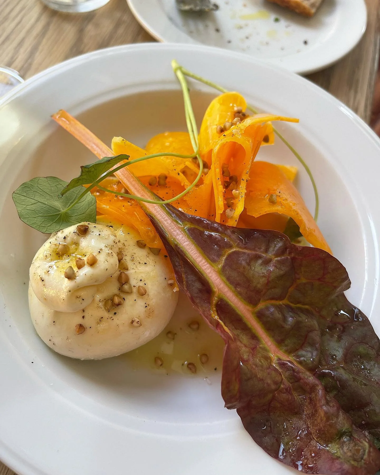 Happy Weekend everyone! 
Copenhagen food highlights V.1 ๐ฉ๐ฐ๐ค๐ผ๐ฎ‍๐จ so happy to explore the scene and find treasures made with care in every corner. 
So much creative plant based cuisine and options as well as the infallible Danish traditions