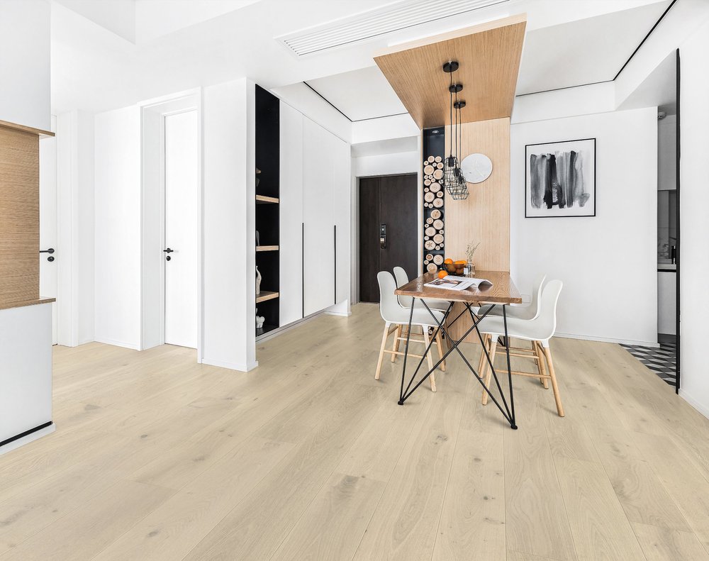 Room featuring Edinburgh flooring