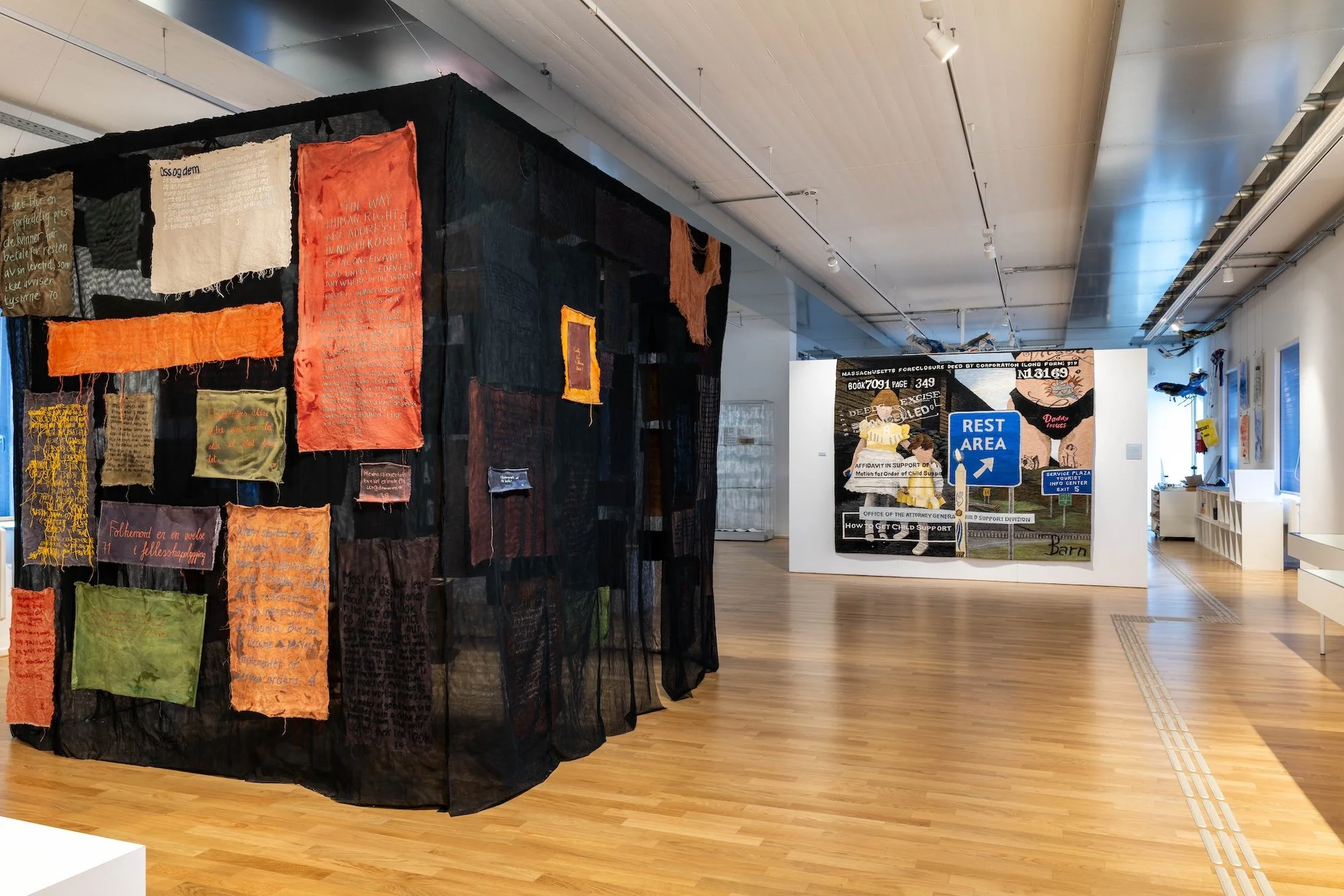 Fra utstilling i Klingspor museum i Tyskland. Powerful textures. Foto: Simon Malz
