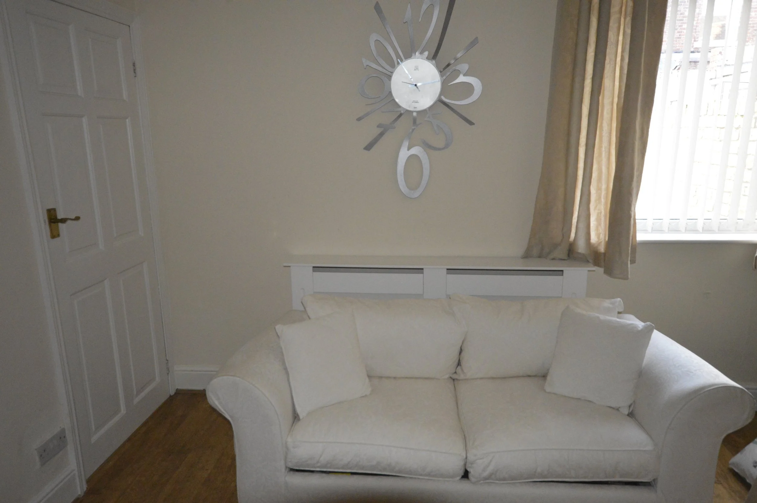 living room  (1).JPG