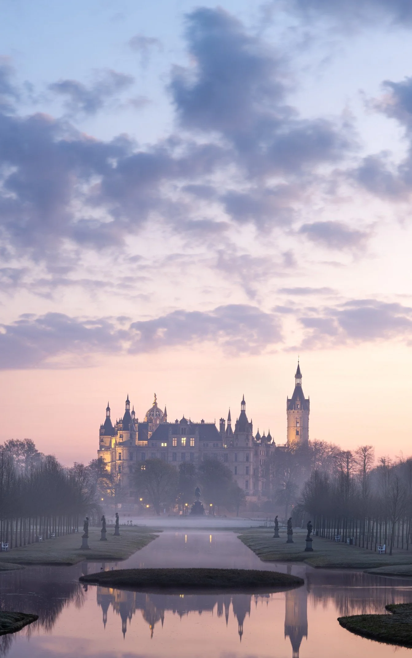 Schwerin Schloss Sonnenaufgang Spiegelung Mecklenburg Vorpommern See UNESCO Weltkulturerbe