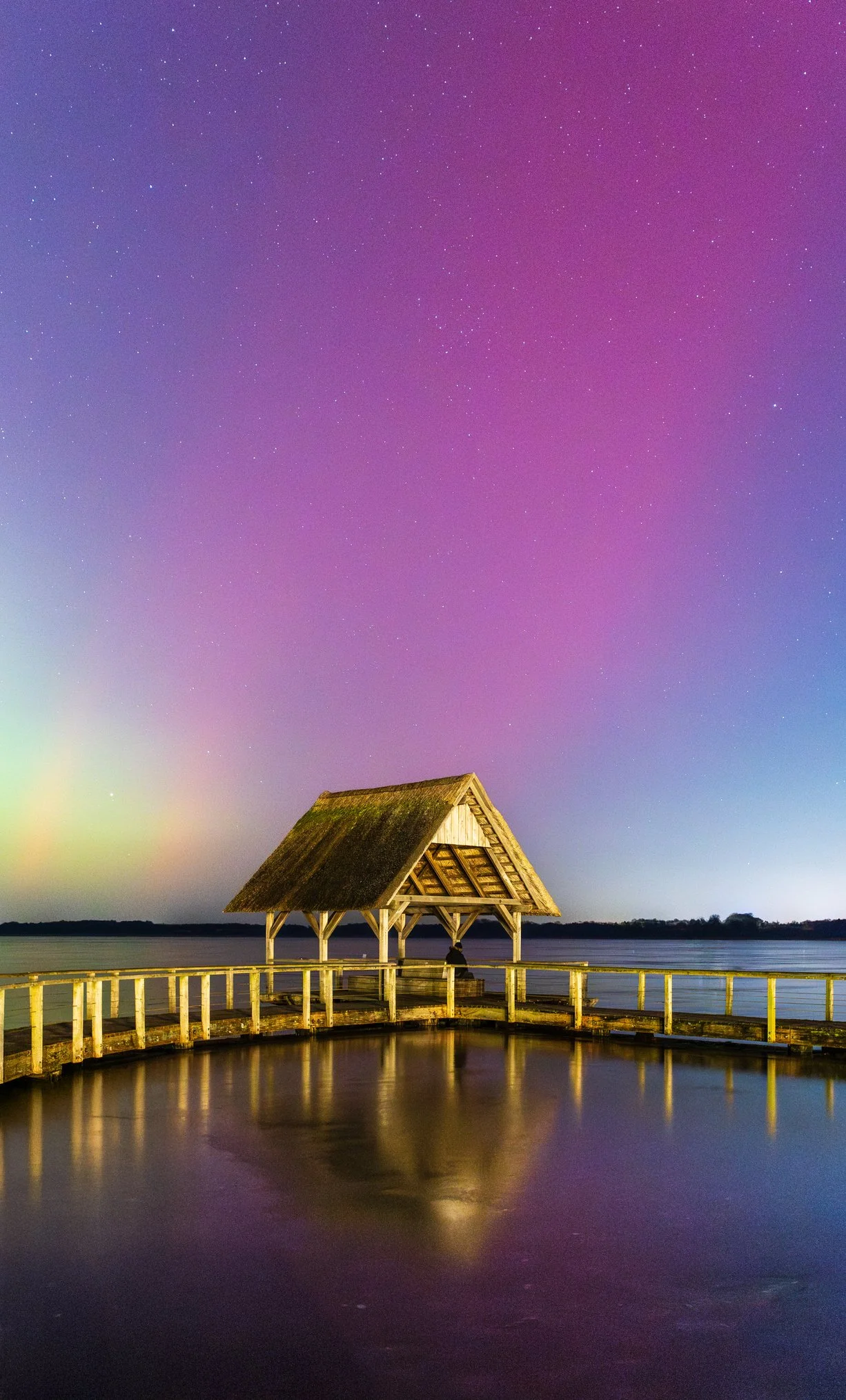Polarlicht Hemmelsdorfer See Aurora Norddeutschland Schleswig-Holstein Nordlicht Fotografie Steg Haus Himmel Stern