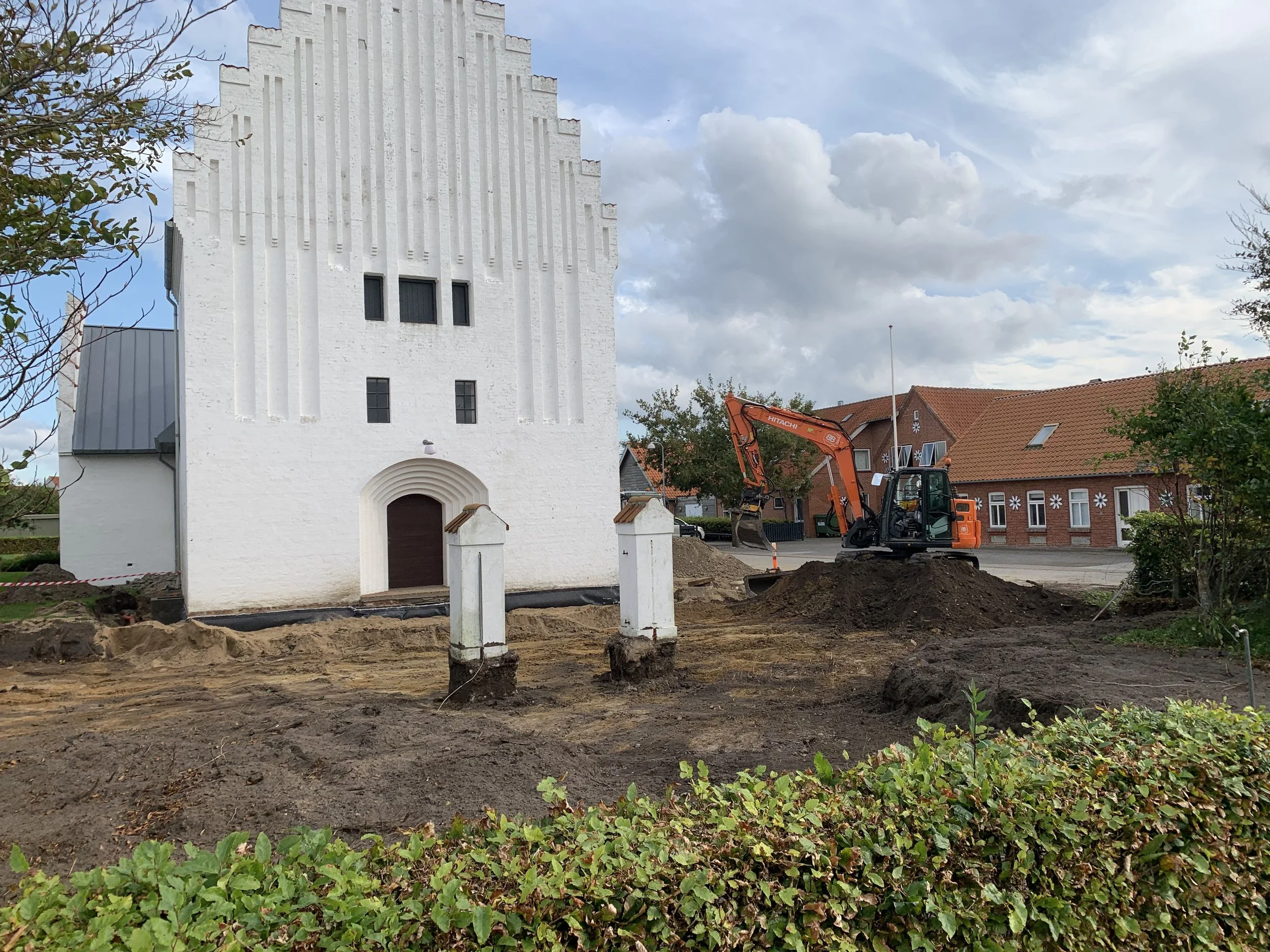 Anlægsarbejde ved Bøvling Valgmeninghedskirke.