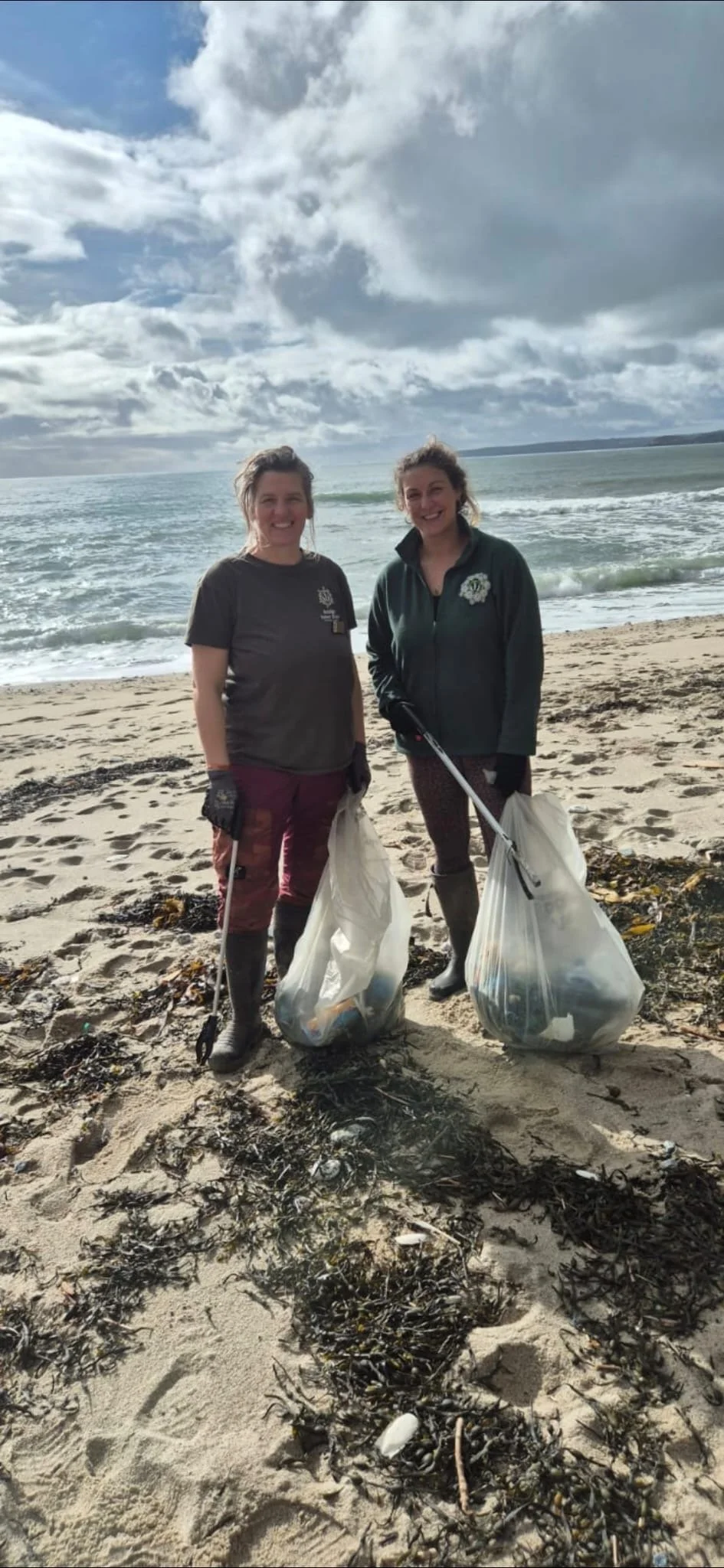 badger forest school beach clean