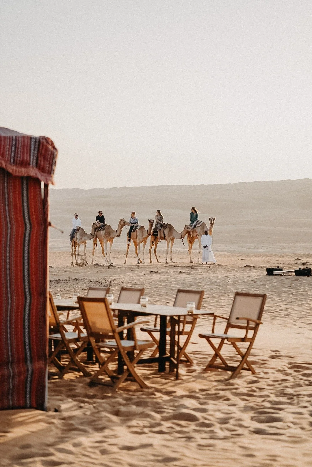 canvas-club-camp-camel-caravane.jpg